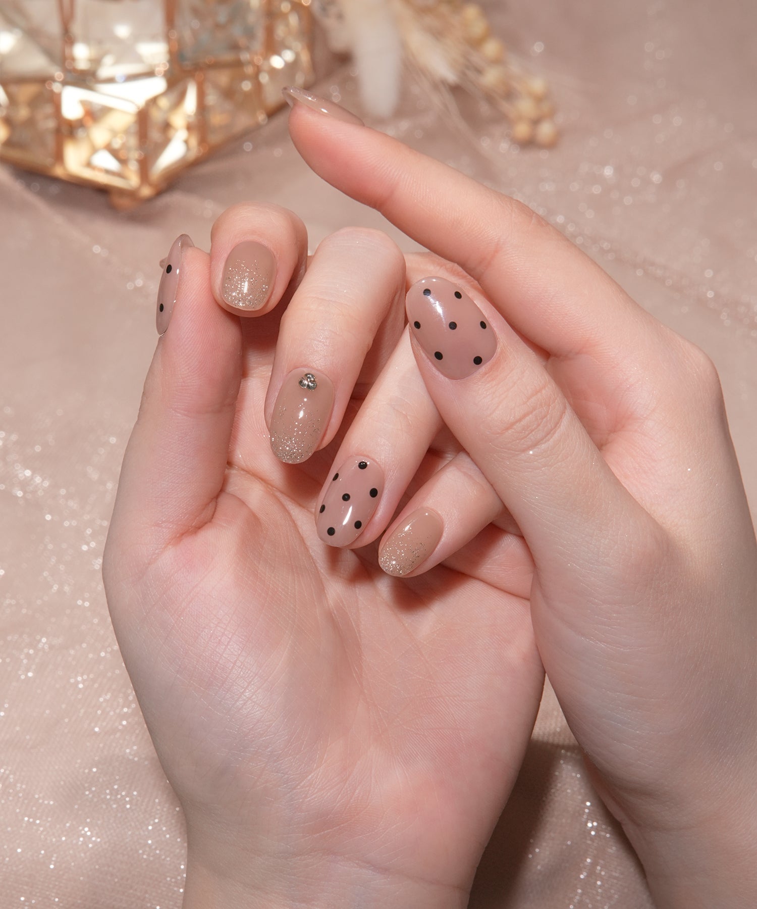 【COMING SOON】水光ネイルピンクラメグラデーションストーンドットデザインオーバルネイルチップ