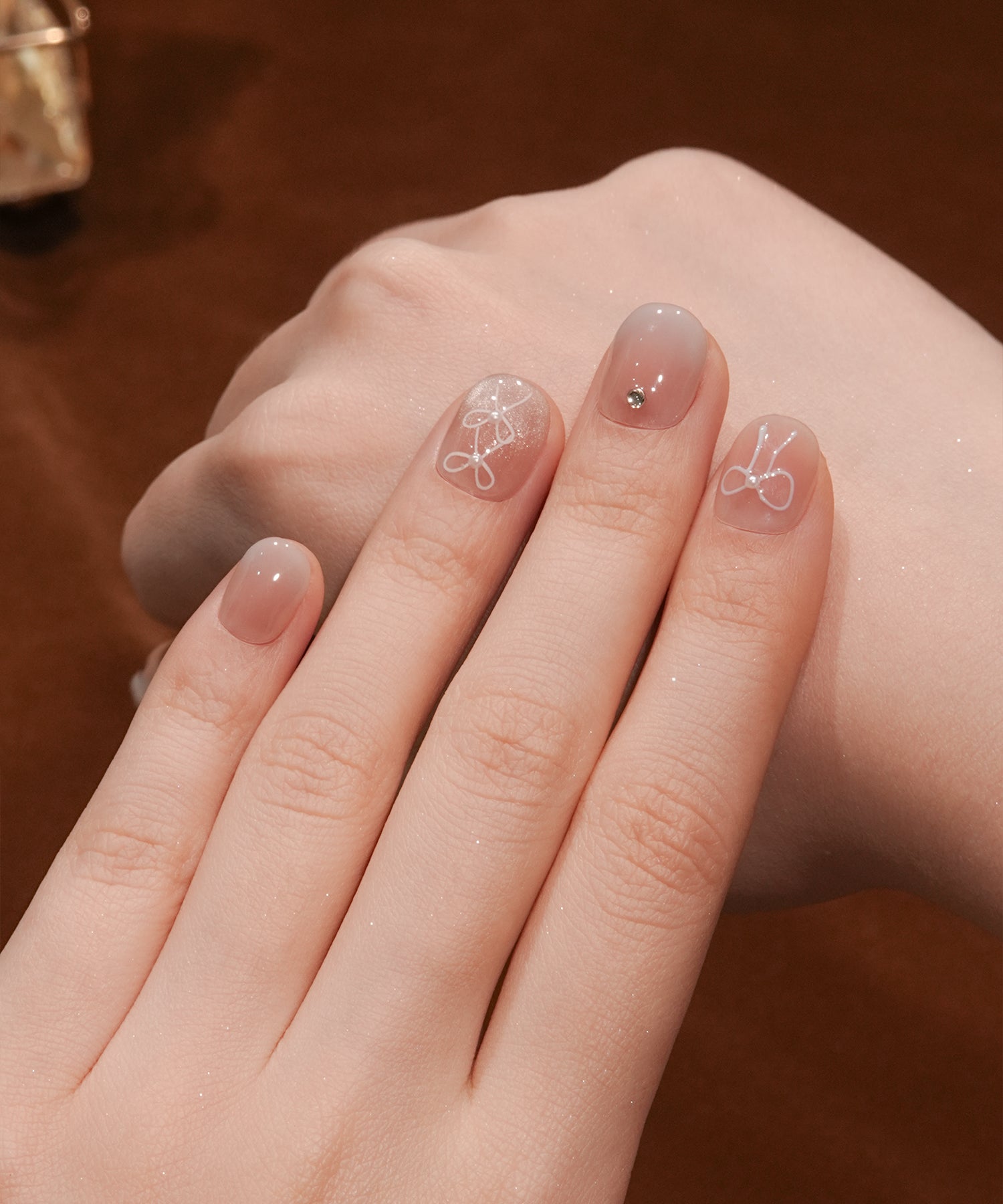 【当日発送】水光ネイルピンクチークリボンアートシルバーストーンショートラウンドネイルチップ