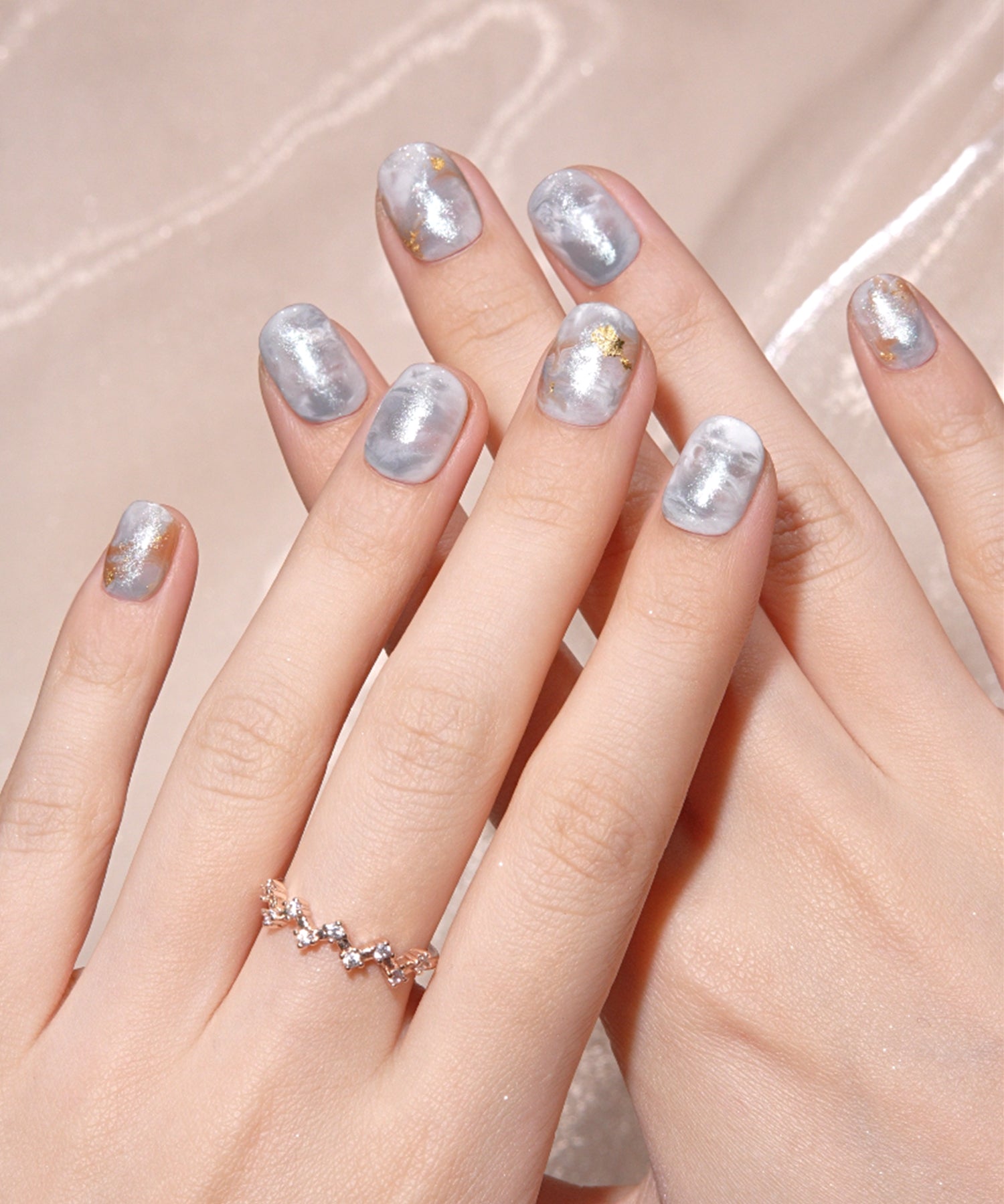 【当日発送】水光ネイルブルーニュアンスゴールドホイルラメショートラウンドネイルチップ