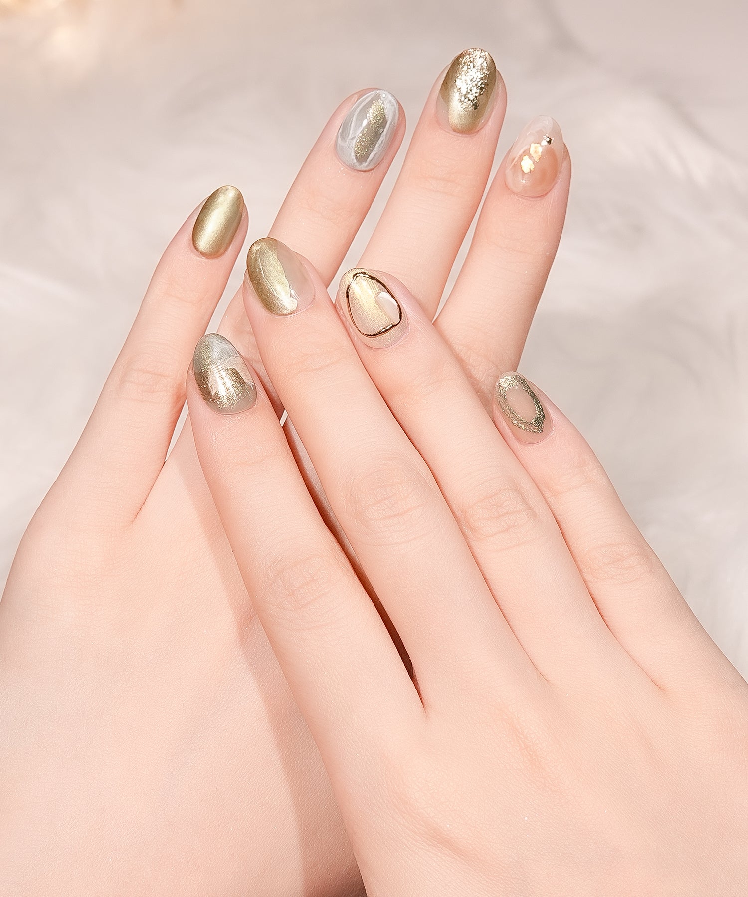 【当日発送】水光ネイルカーキゴールドホイルインクニュアンスショートオーバルネイルチップ