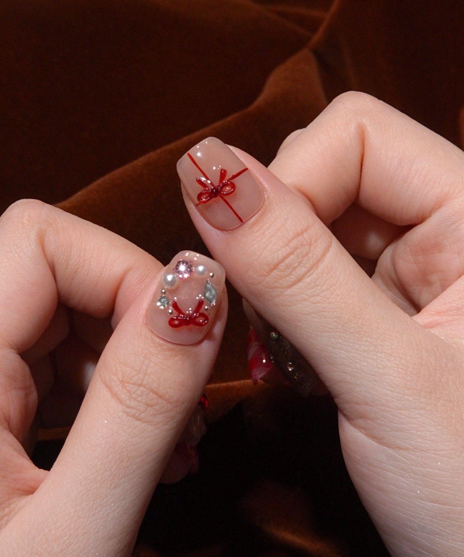 【当日発送】水光ネイルレッドチェックリボンハートストーンクリスマスリースショートスクエアネイルチップ