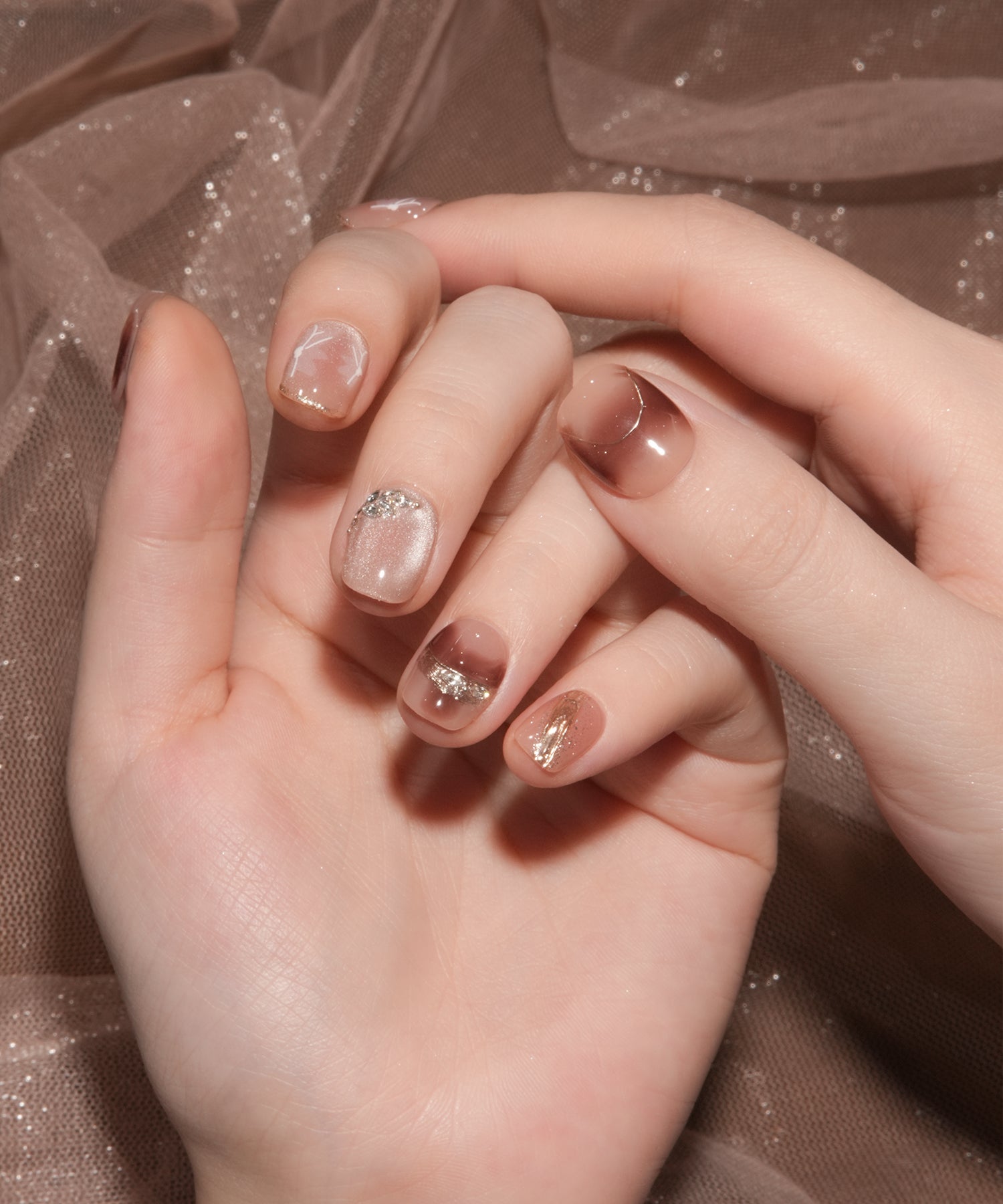 【当日発送】水光ネイルブラウンニュアンスマグネットゴールドミラーフラワーアートラメストーンショートスクエアネイルチップ