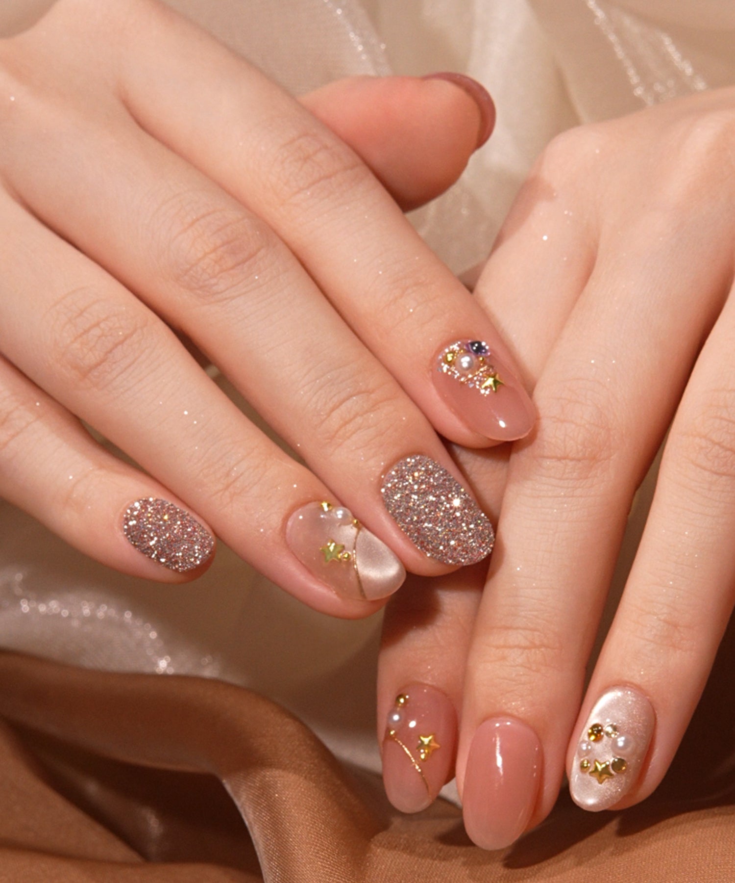 【当日発送】水光ネイルピンクグリッターオーナメントデザインクリスマスオーバルネイルチップ