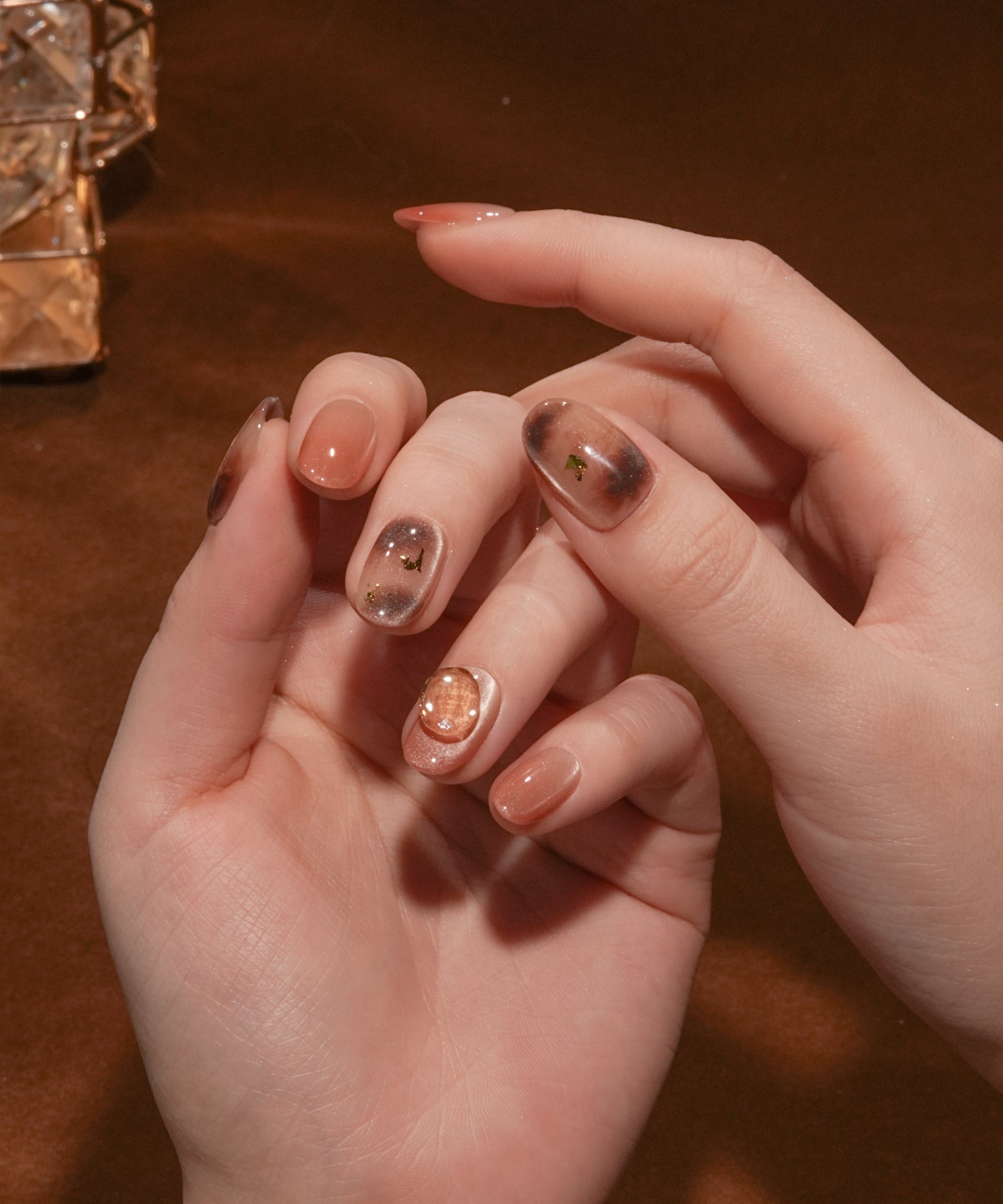 【当日発送】水光ネイルブラウンニュアンスゴールドホイルストーンオーバルネイルチップ