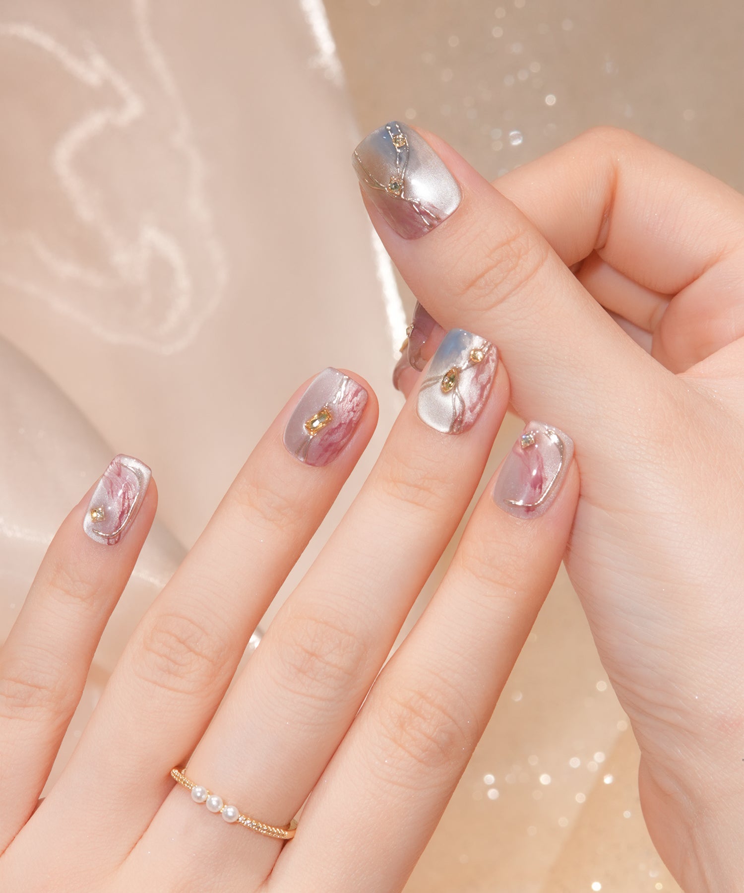 【COMING SOON】水光ネイルシルバーベージュマグネットニュアンスミラーラインストーンショートスクエアネイルチップ