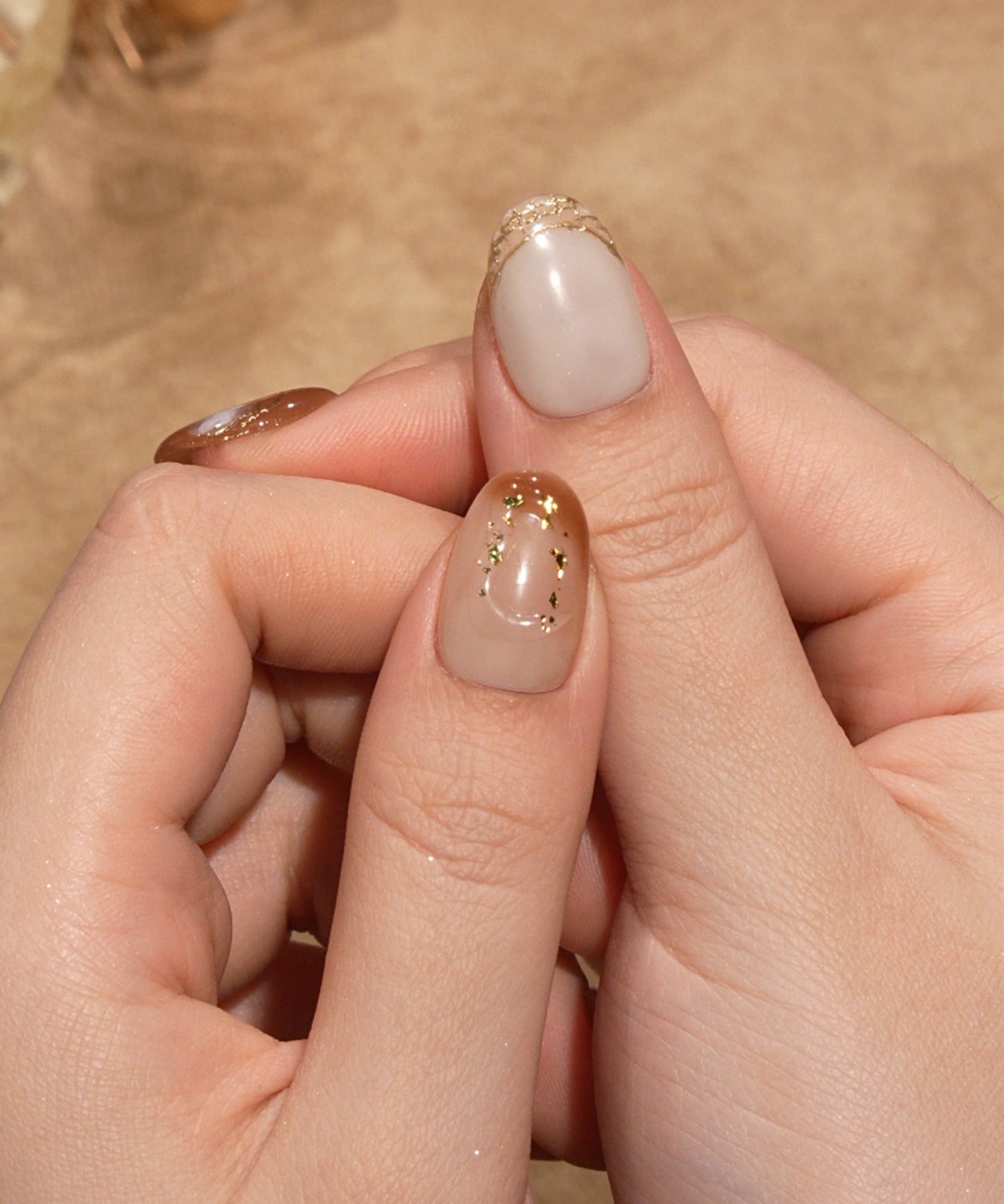 【COMING SOON】水光ネイルモカベージュニュアンスフレンチツイードデザインオーバルネイルチップ