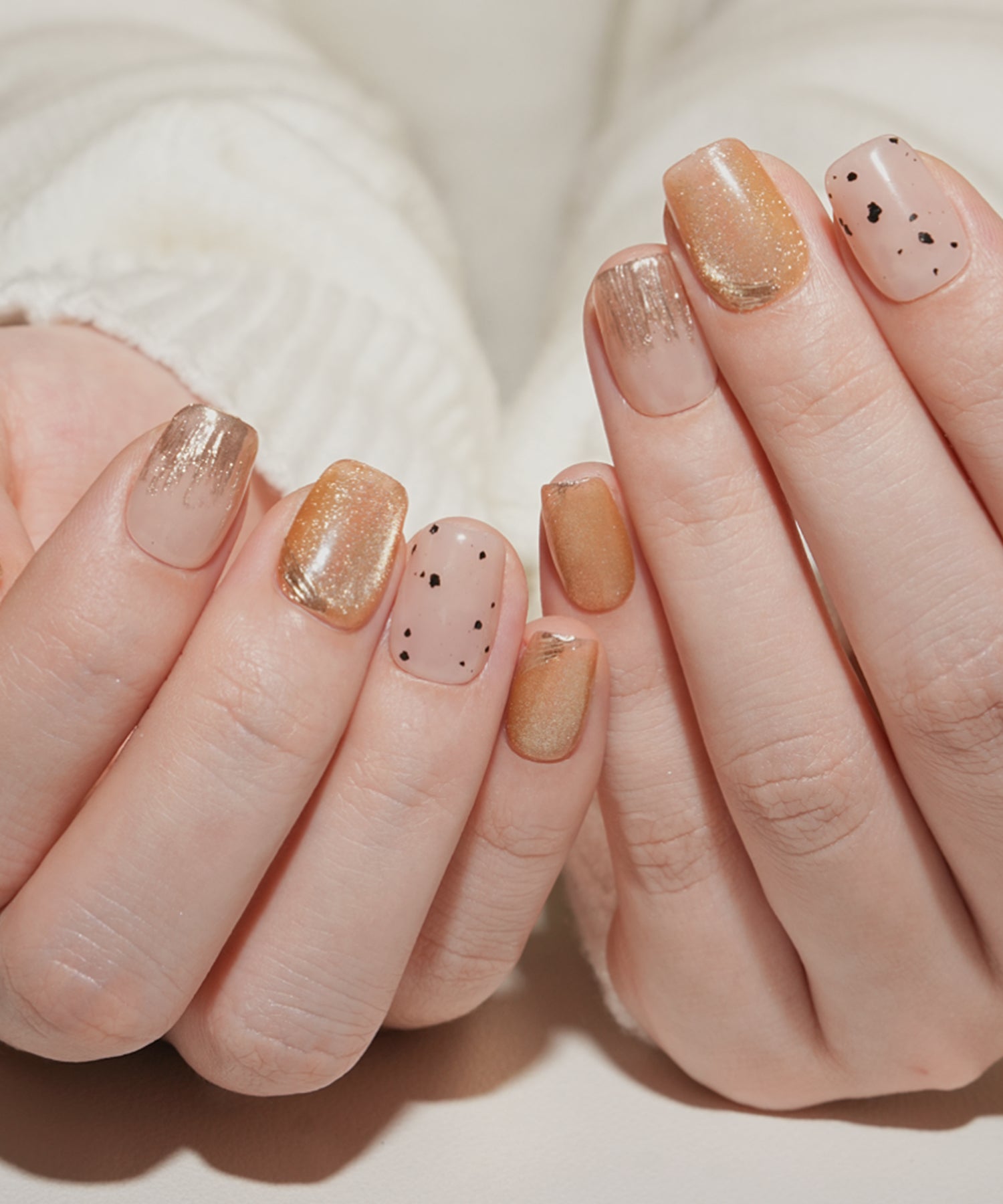 水光ネイルイエローマグネットゴールドミラーフレークニュアンスショートスクエアネイルチップ