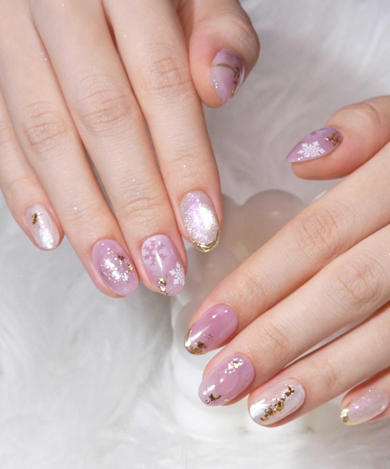 【当日発送】水光ネイルピンクホワイトスノーデザインゴールドミラーホイルオーバルネイルチップ