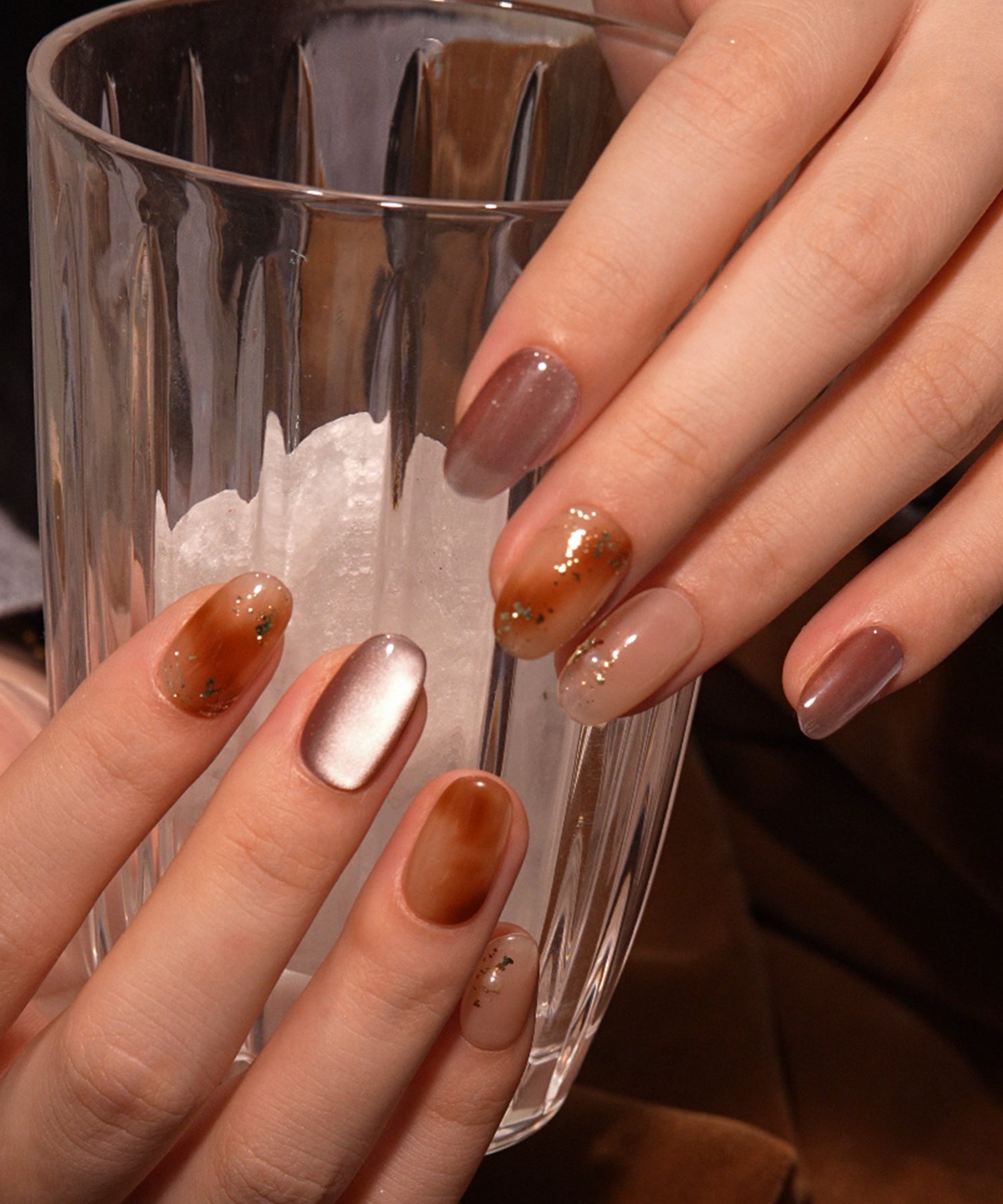 【COMING SOON】水光ネイルブラウンマグネットニュアンスホイルアートオーバルネイルチップ