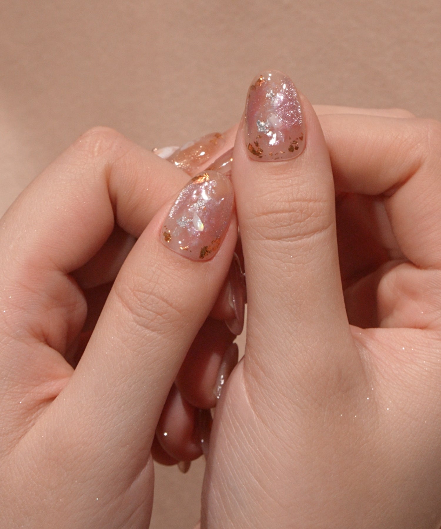 【予約販売】水光ネイルパープルブラウンニュアンスホイルストーンラメオーバルネイルチップ