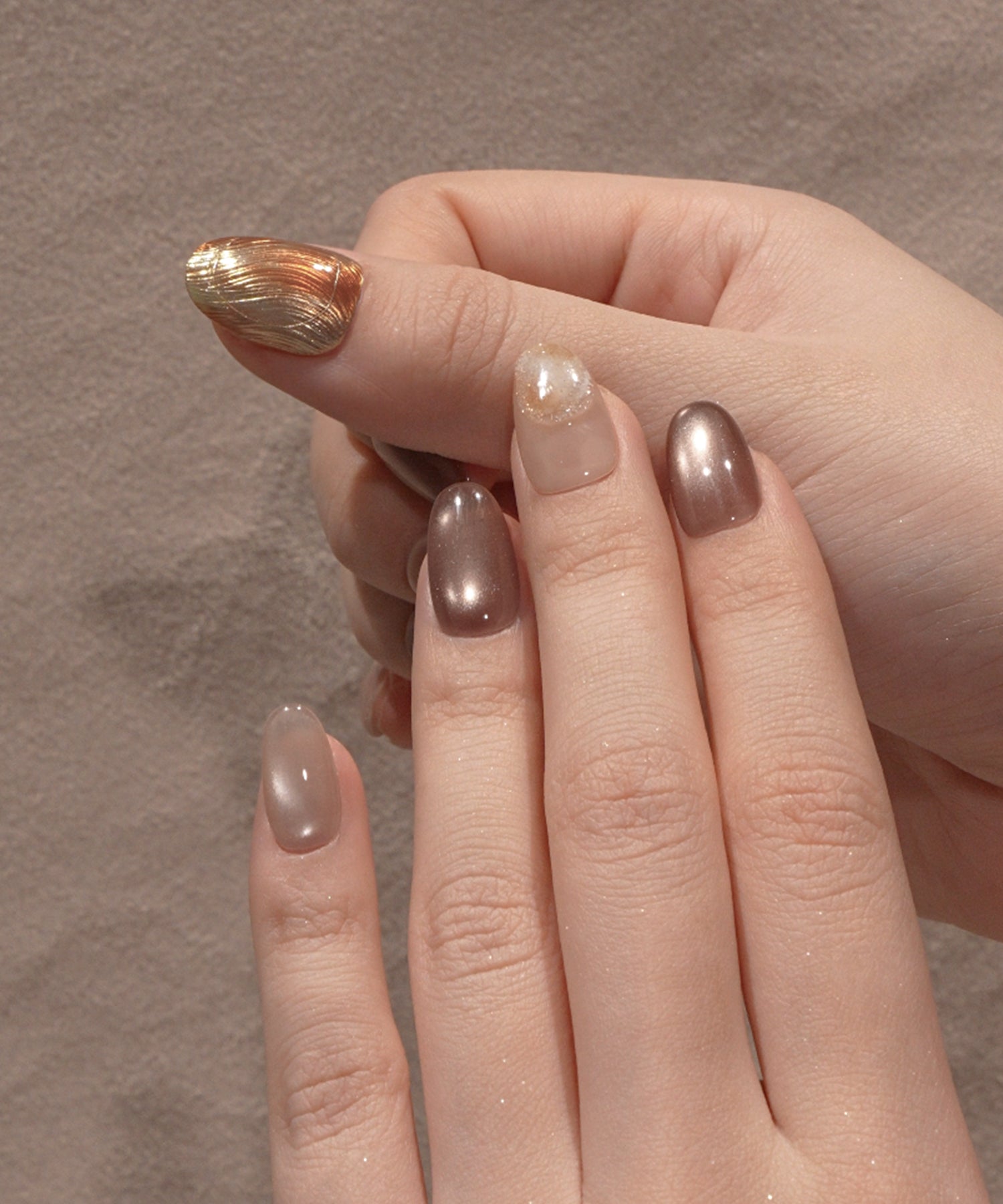 【COMING SOON】水光ネイルグレージュブラウンニュアンスゴールドミラークリアアートオーバルネイルチップ