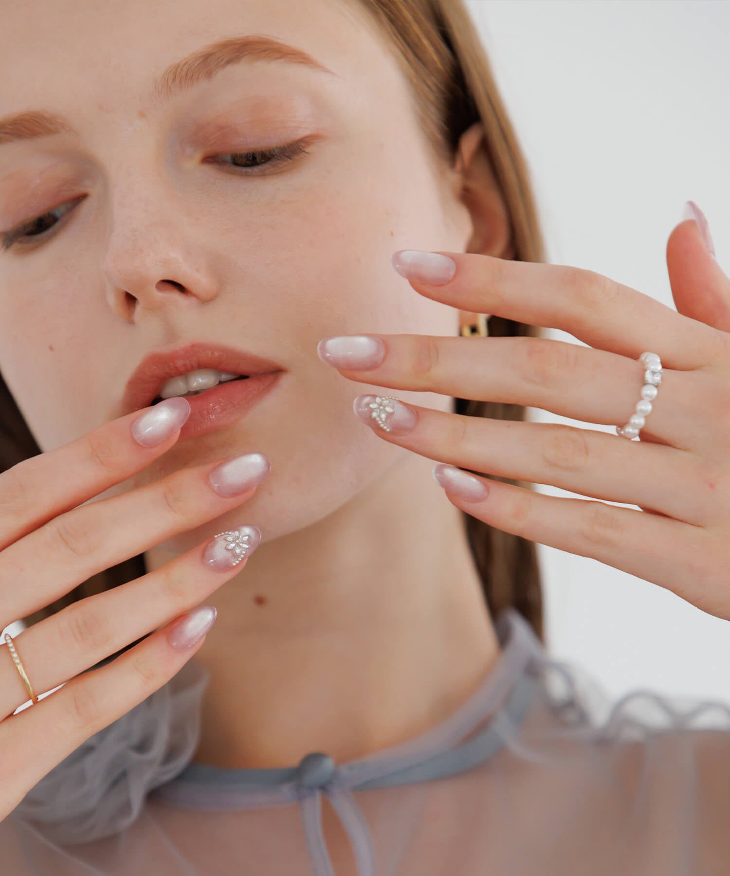 【一部当日発送】水光ネイルパープルフラワーストーンラインアートオーバルネイルチップ