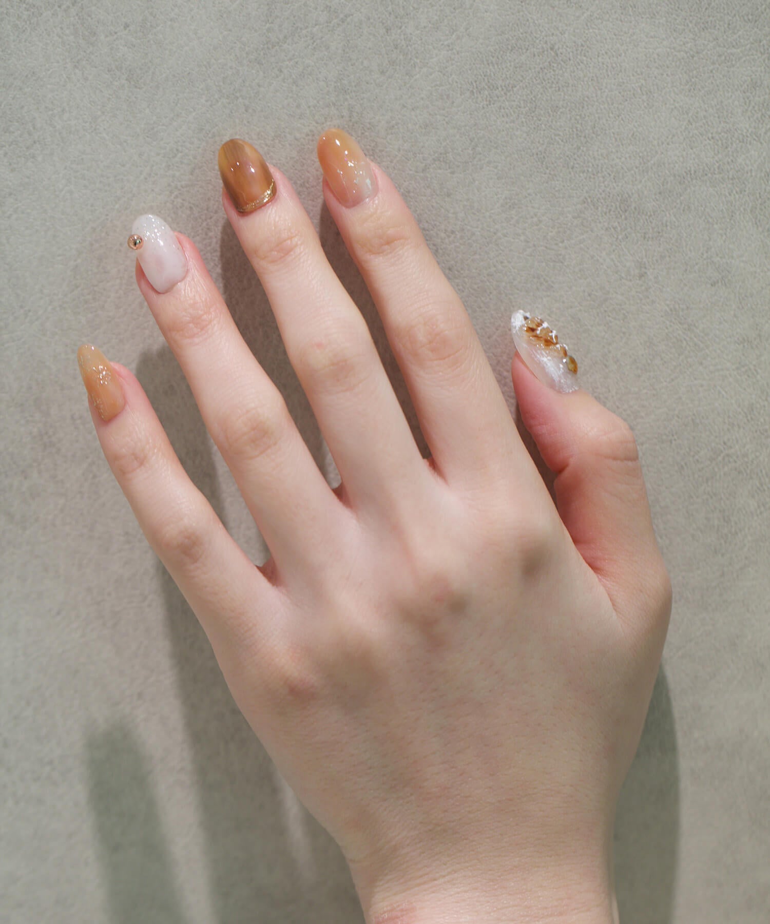 【当日発送】水光ネイルホワイトブラウンニュアンスツリーアートクリスマスオーバルネイルチップ