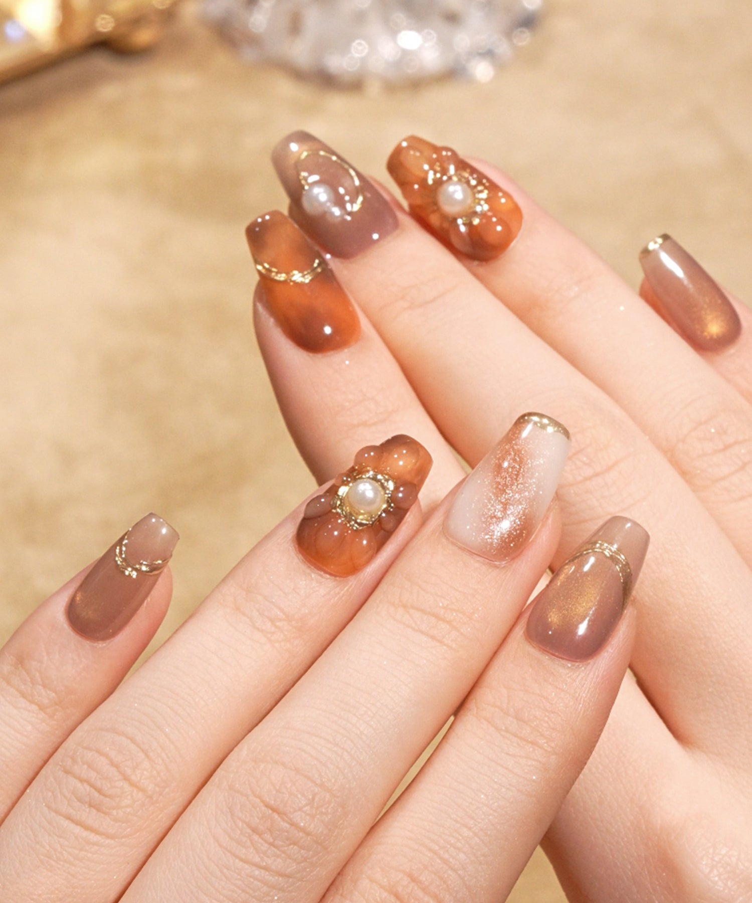 【一部当日発送】水光ネイルブラウンニュアンスゴールドミラーラインパールフラワーモチーフバレリーナネイルチップ