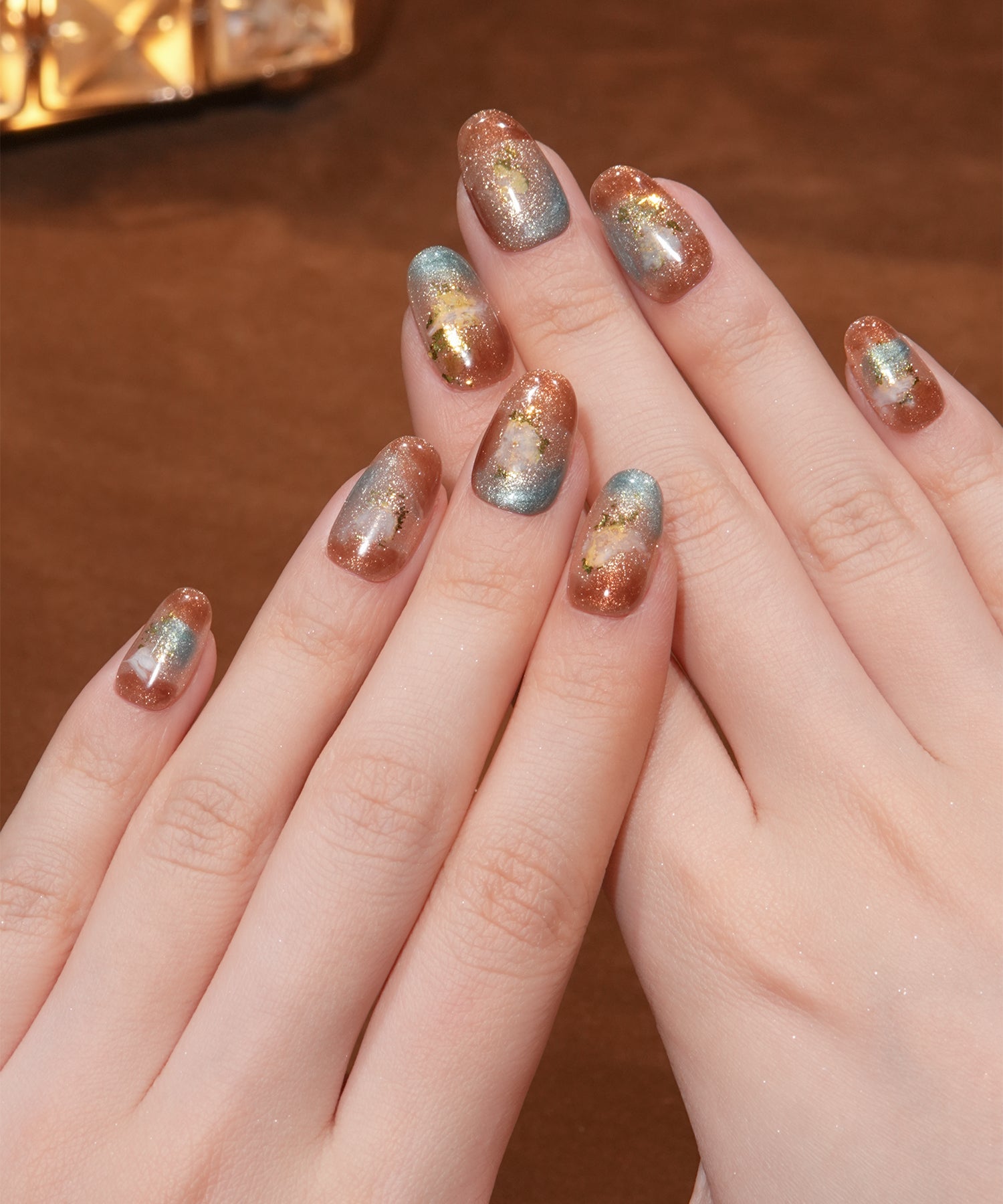 【当日発送】水光ネイルブラウンニュアンスゴールドラメホイルオーバルネイルチップ