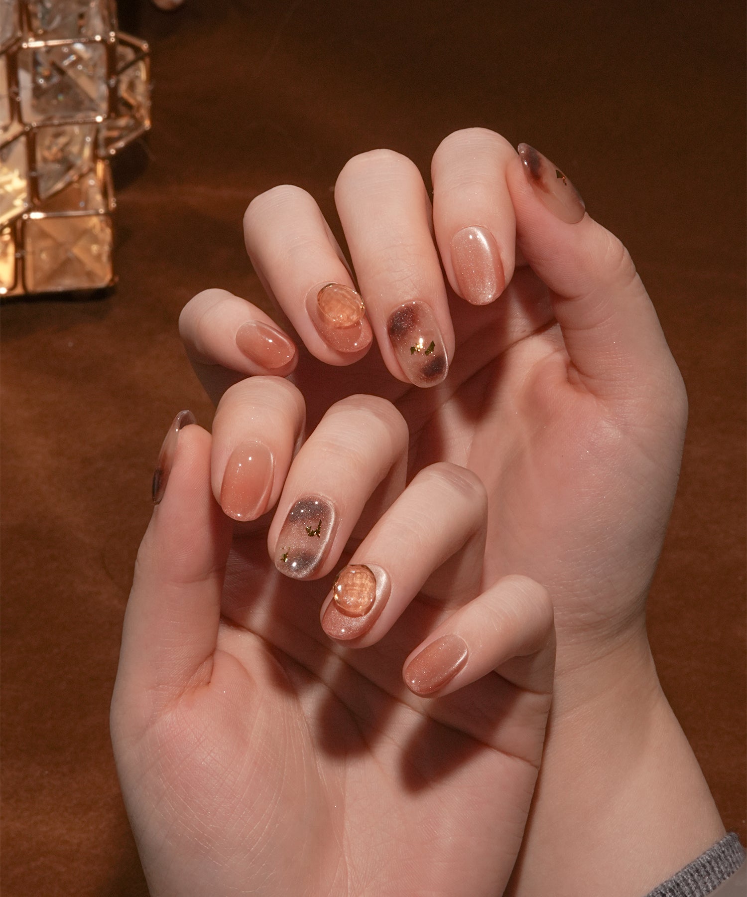 【当日発送】水光ネイルブラウンニュアンスゴールドホイルストーンオーバルネイルチップ