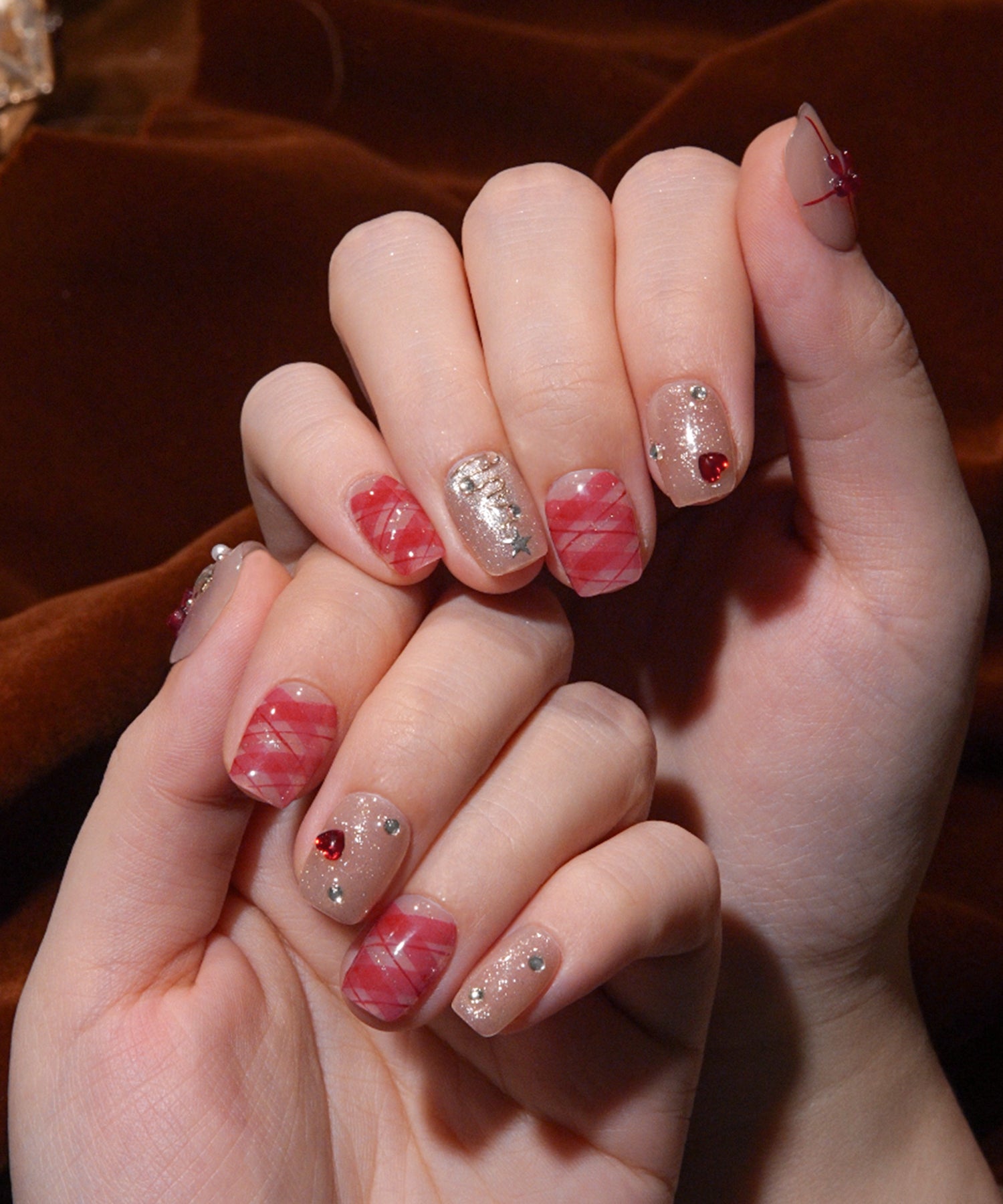 【当日発送】水光ネイルレッドチェックリボンハートストーンクリスマスリースショートスクエアネイルチップ