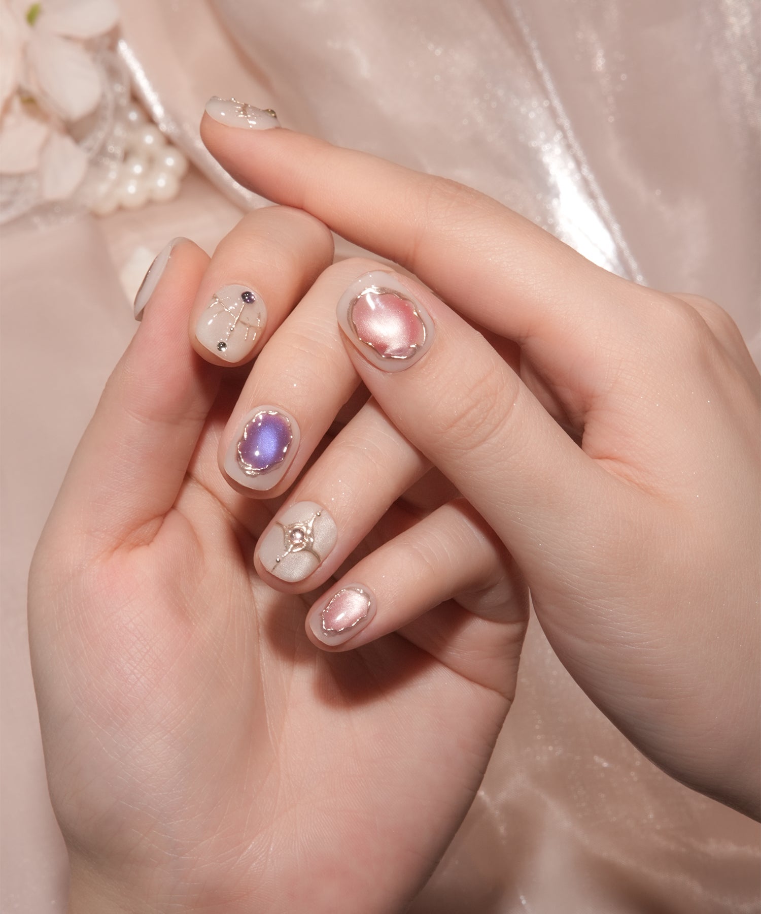 【当日発送】水光ネイルホワイトベースエスニックデザインニュアンスショートラウンドネイルチップ