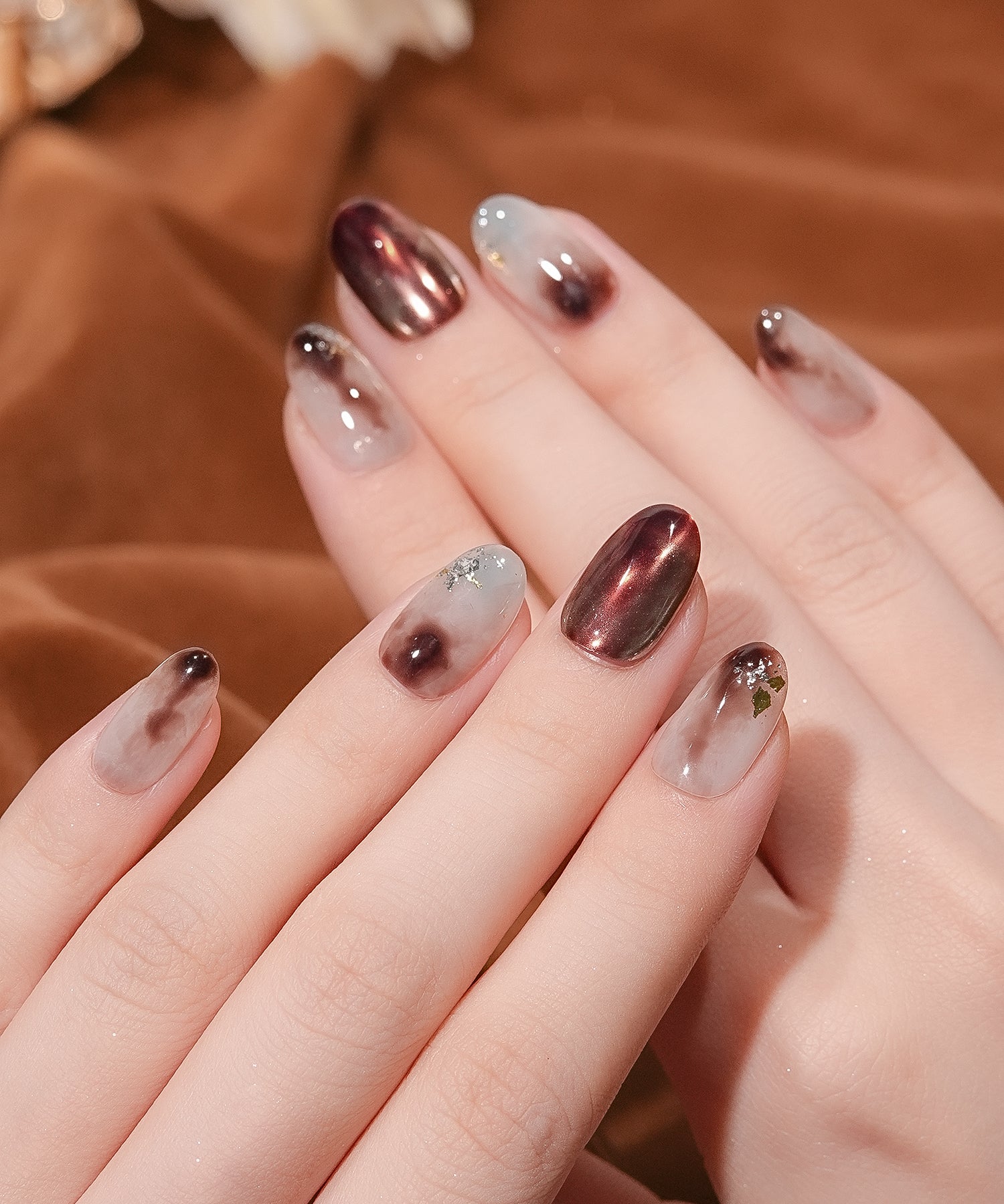 【当日発送】水光ネイルブラウンニュアンスホイルオーバルネイルチップ