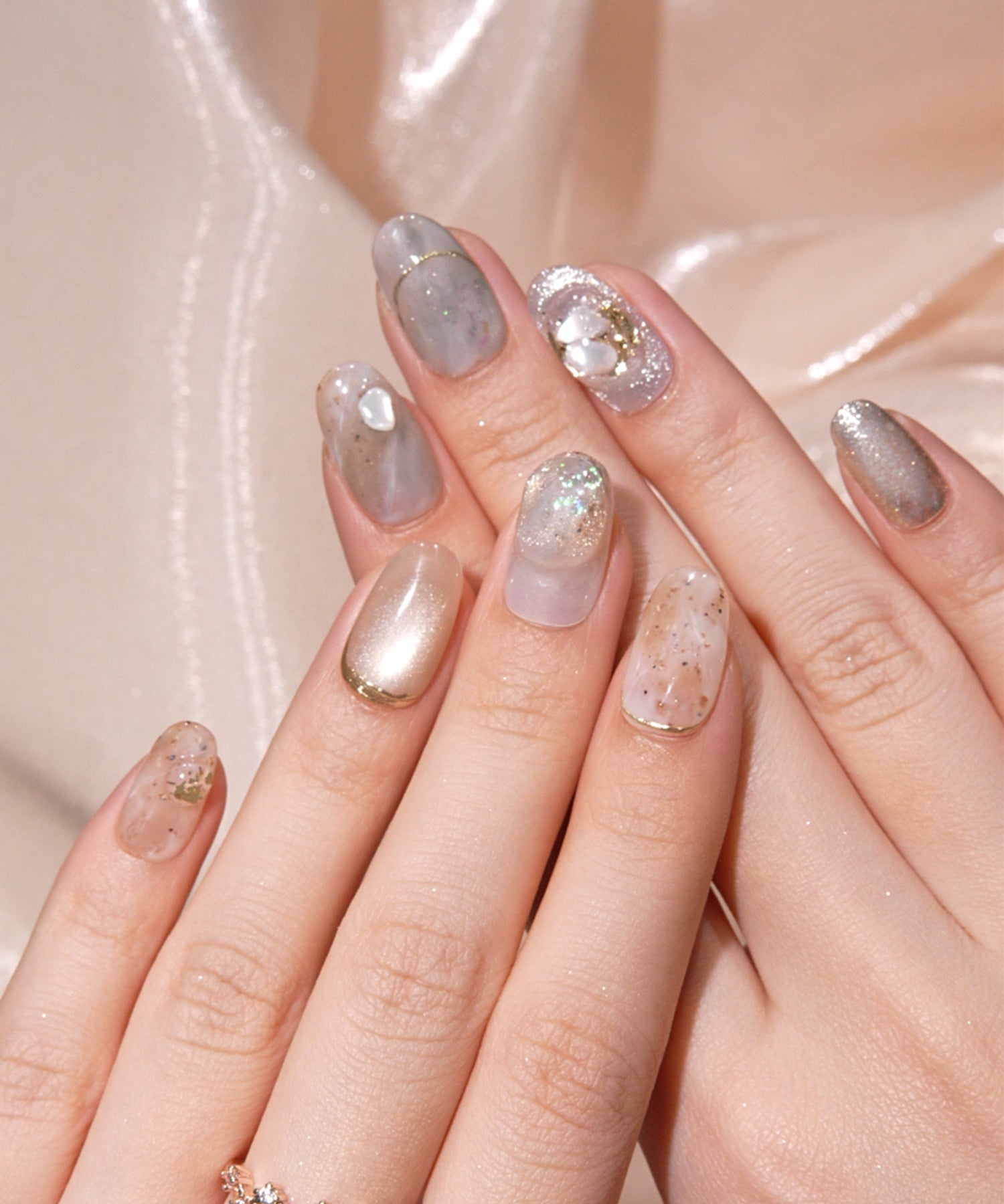 【当日発送】水光ネイルブルーニュアンスシェルゴールドミラーラインオーバルネイルチップ