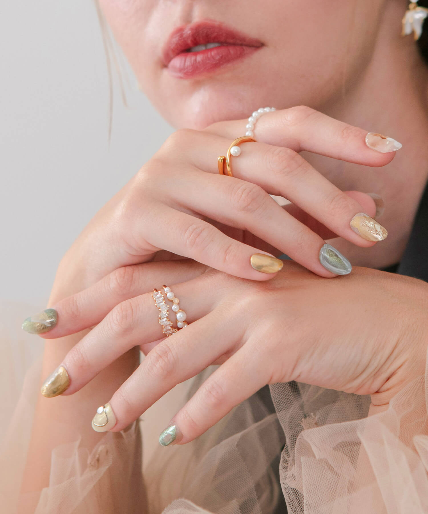 【当日発送】水光ネイルカーキゴールドホイルインクニュアンスショートオーバルネイルチップ