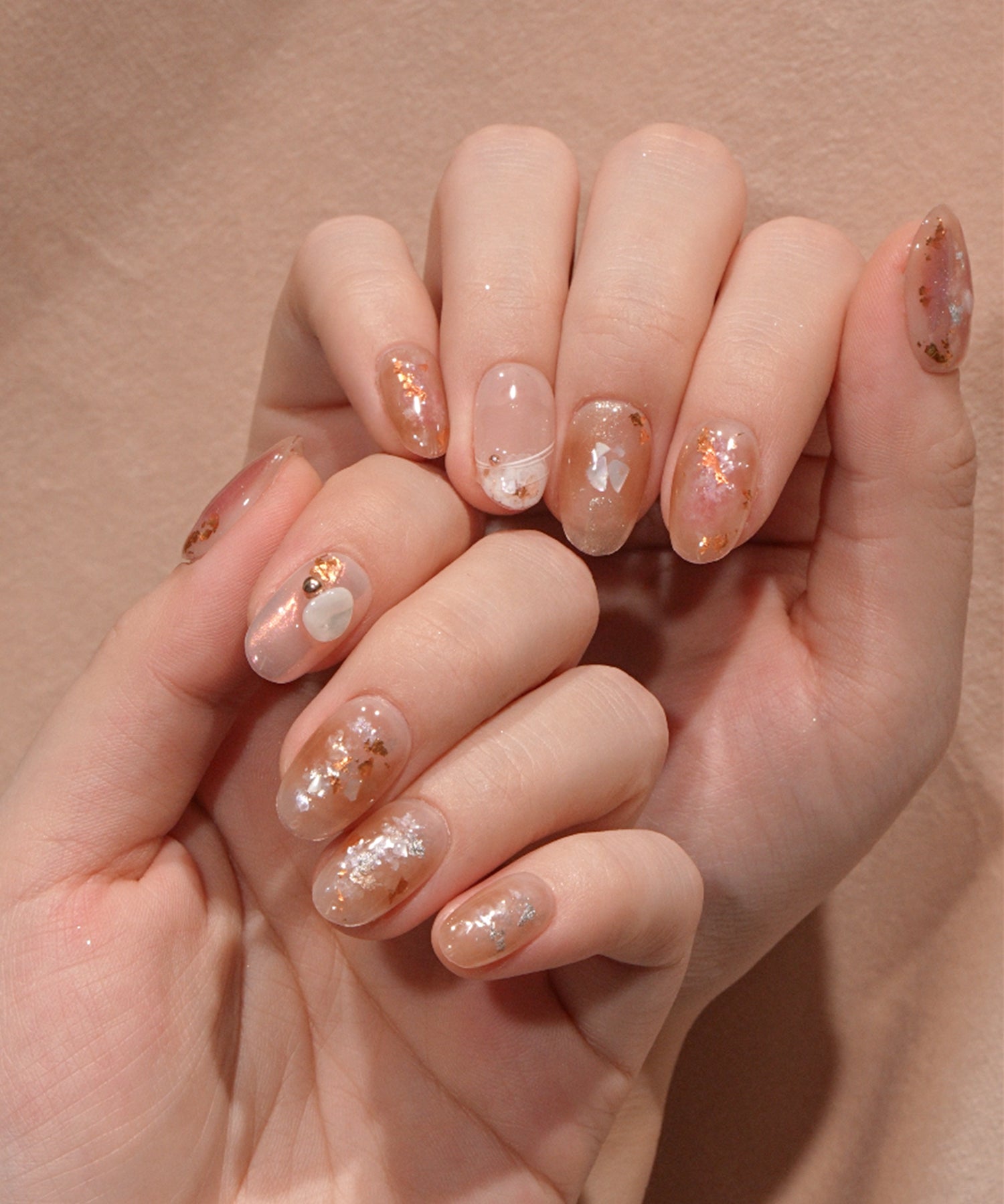 【予約販売】水光ネイルパープルブラウンニュアンスホイルストーンラメオーバルネイルチップ