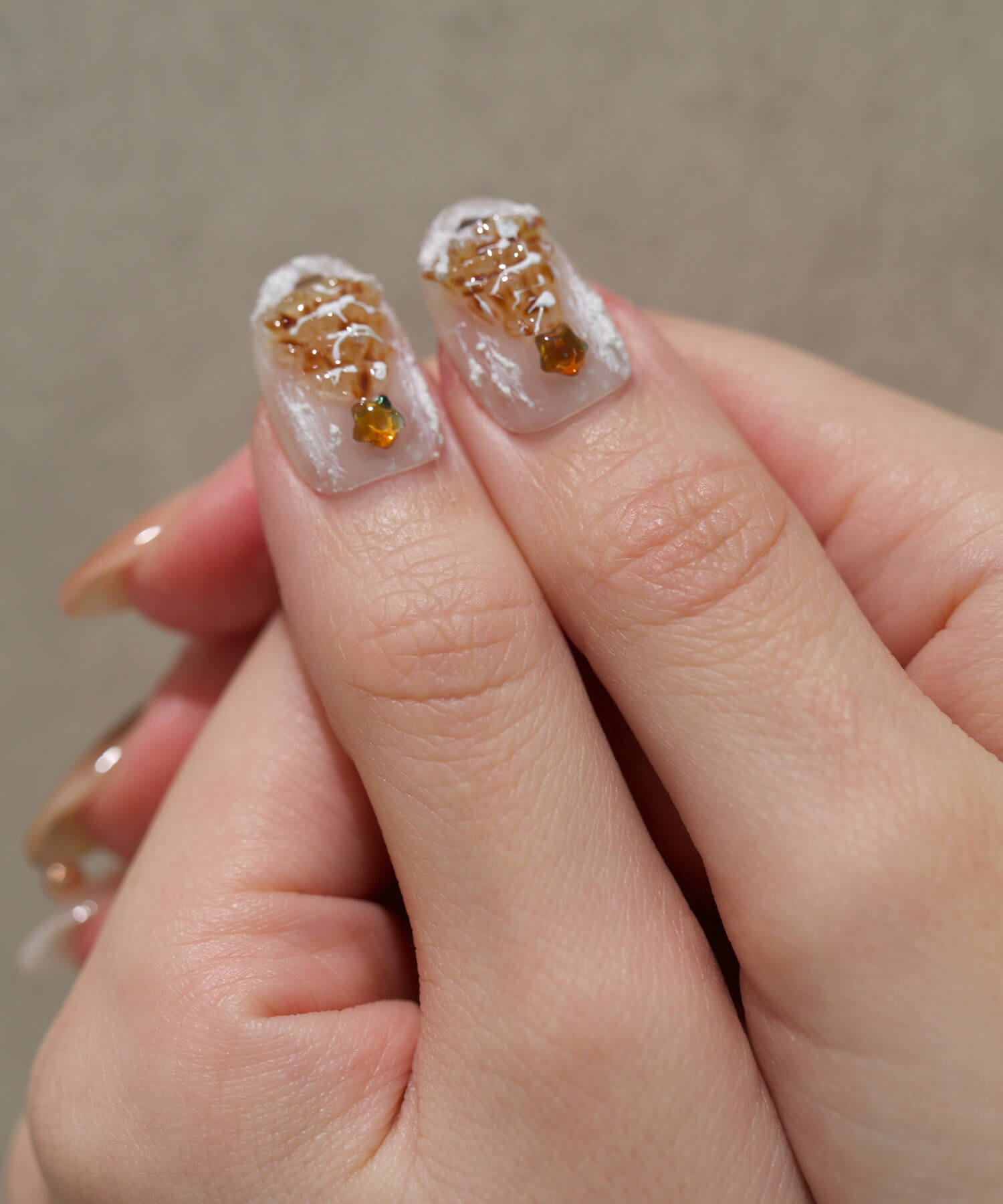 【当日発送】水光ネイルホワイトブラウンニュアンスツリーアートクリスマスオーバルネイルチップ