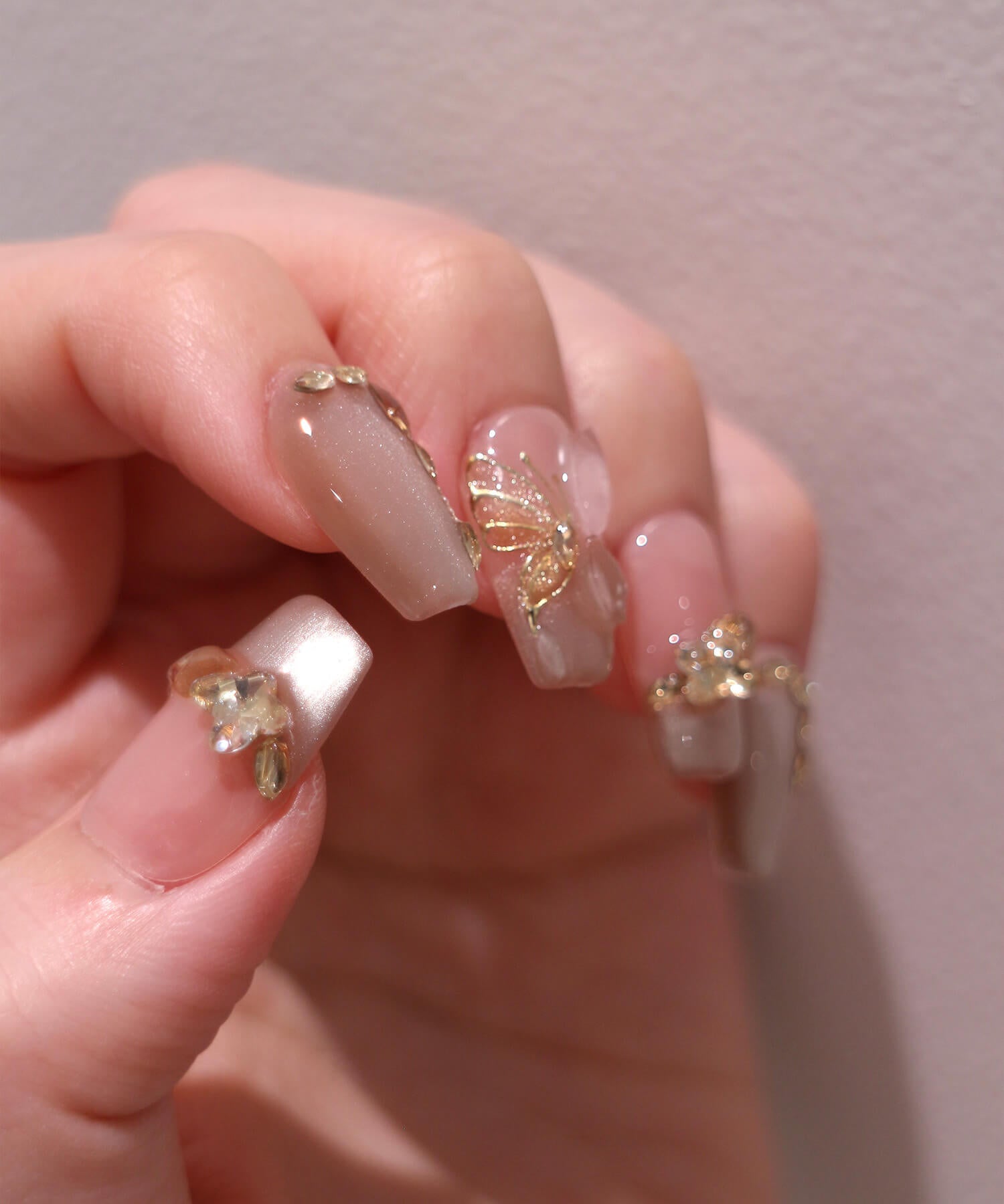 【当日発送】水光ネイルピンクベージュマグネットストーンバタフライワンホンバレリーナネイルチップ