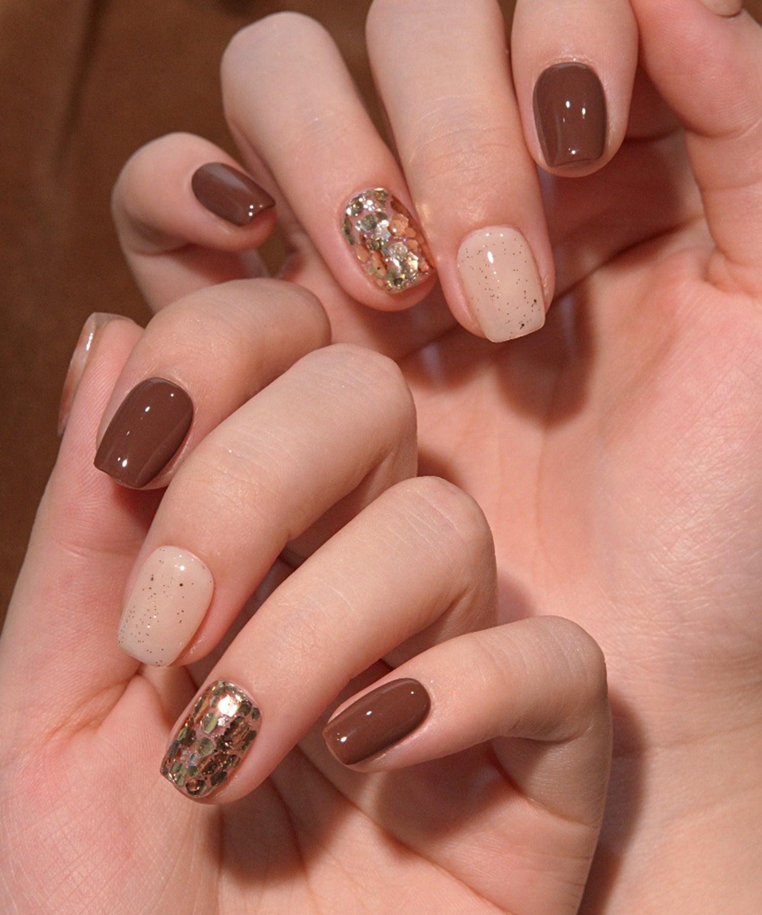 【COMING SOON】水光ネイルブラウンニュアンスゴールドホログラムショートスクエアネイルチップ