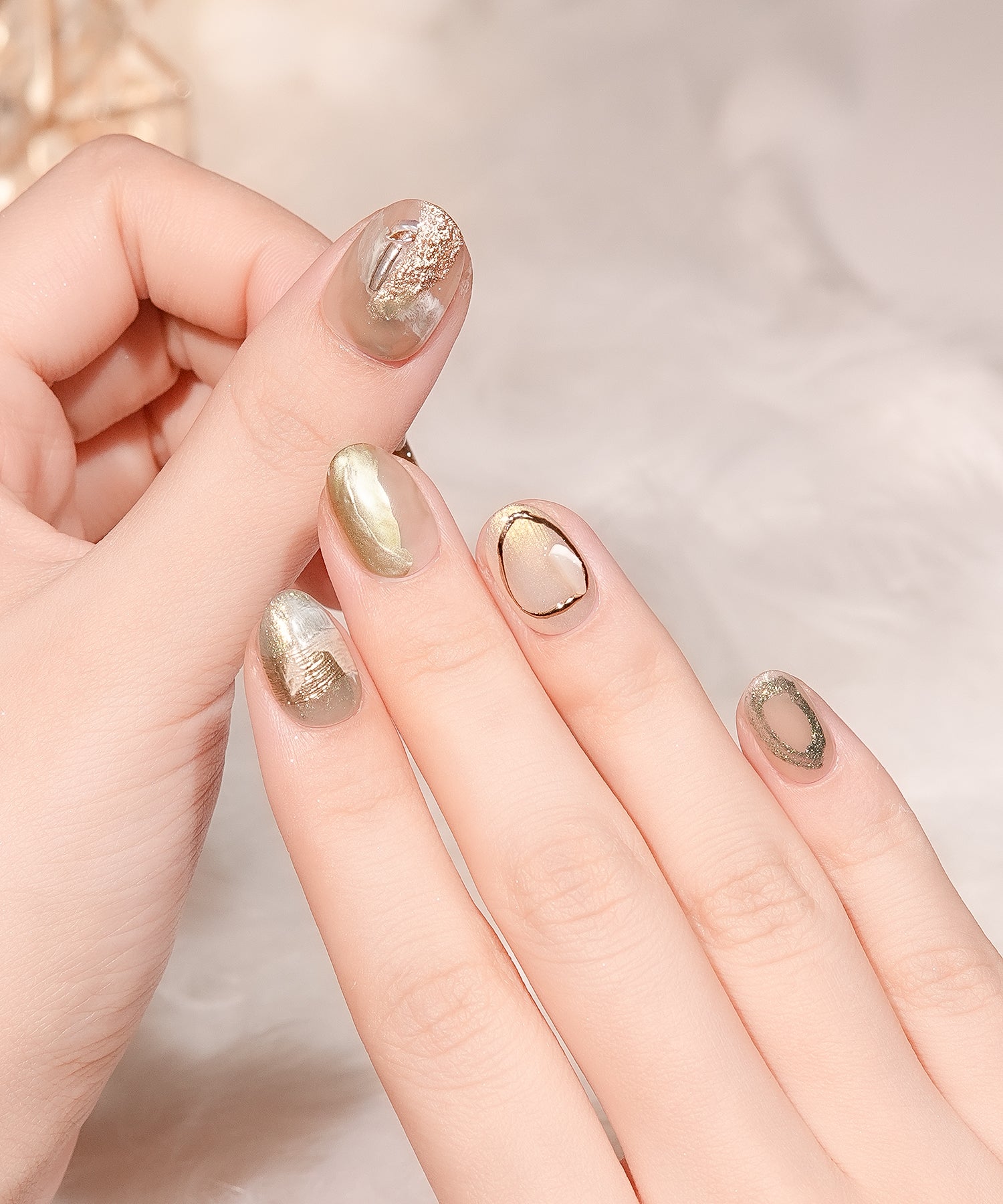 【当日発送】水光ネイルカーキゴールドホイルインクニュアンスショートオーバルネイルチップ