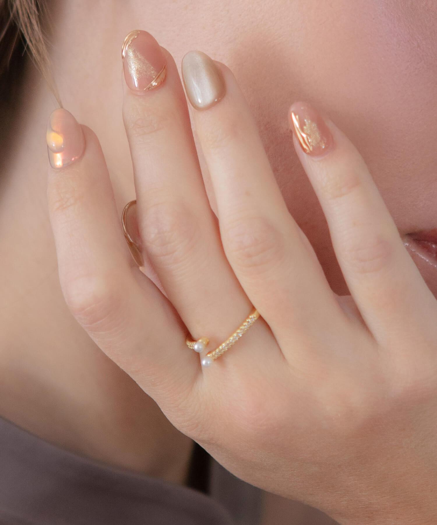 【当日発送】水光ネイルピンクニュアンスマグネットゴールドミラーアートショートオーバルネイルチップ