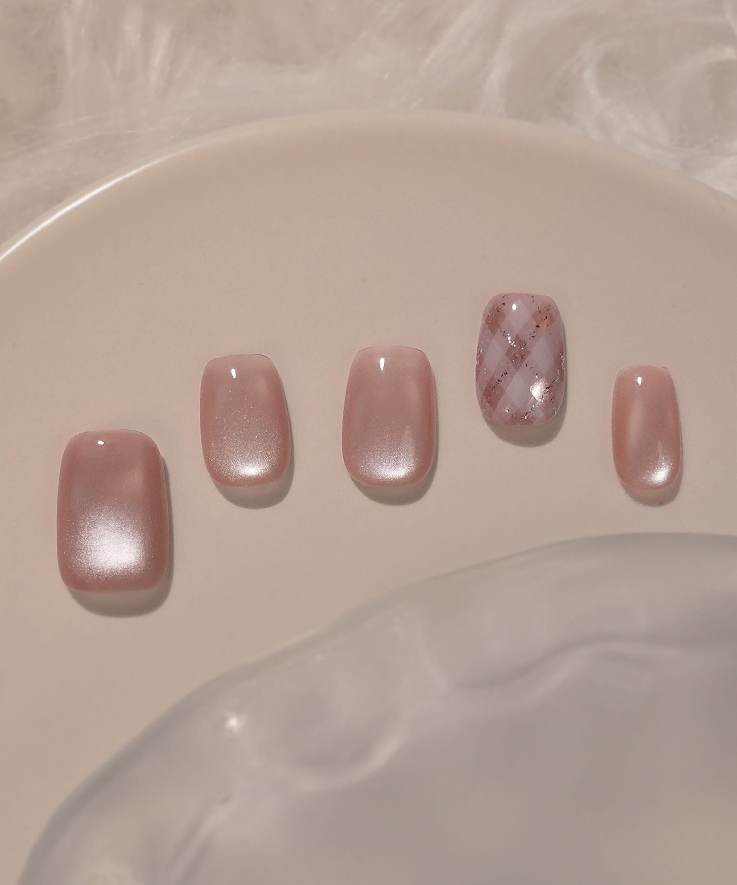 【SOLD OUT】水光ネイルピンクマグネットチェックシルバーラメラインシンプルショートスクエアネイルチップ