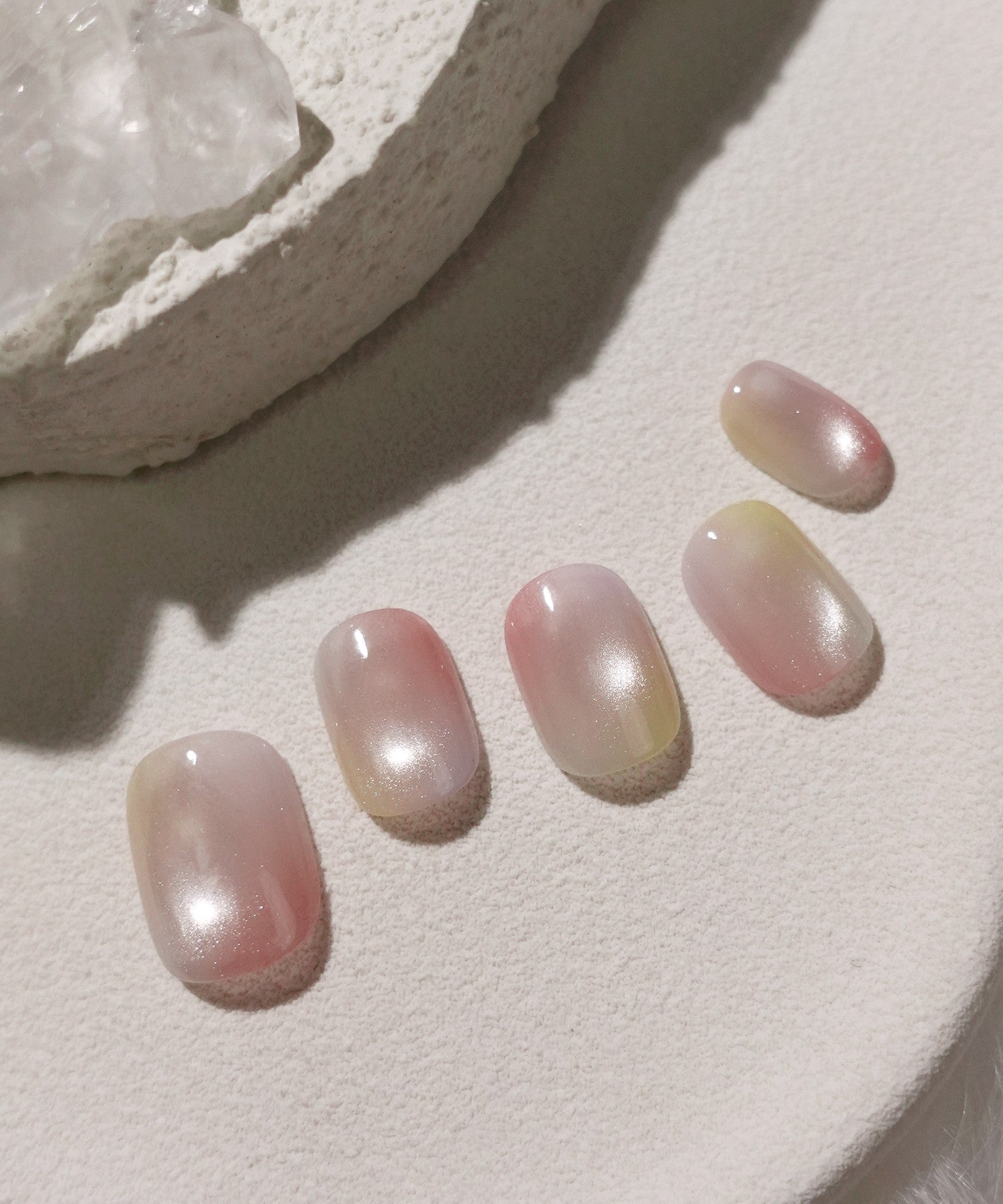 【当日発送】 水光ネイルカラフルマグネットグラデーションショートラウンドネイルチップ