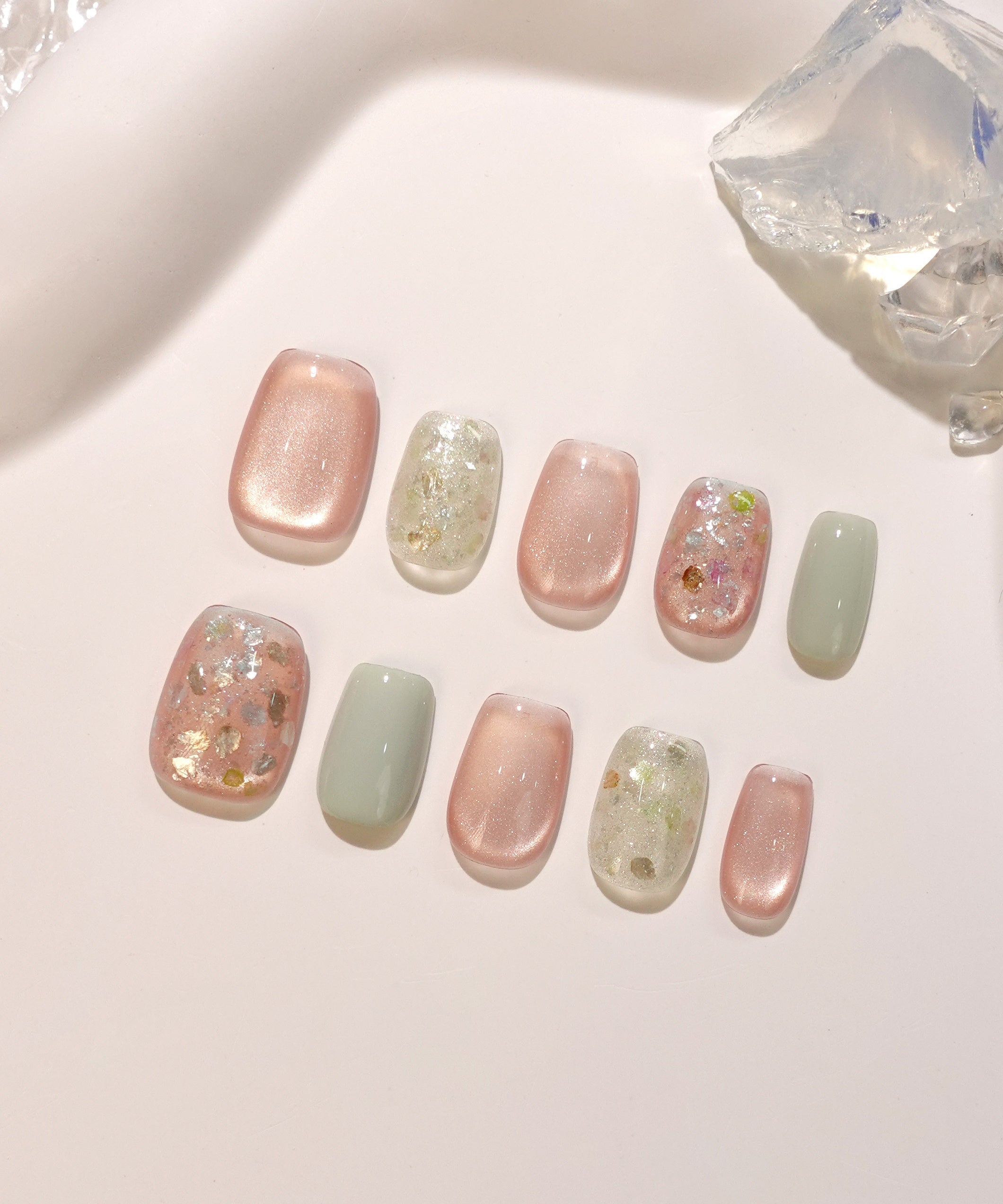 2025 HAPPY BAG(相當於15,000日圓)