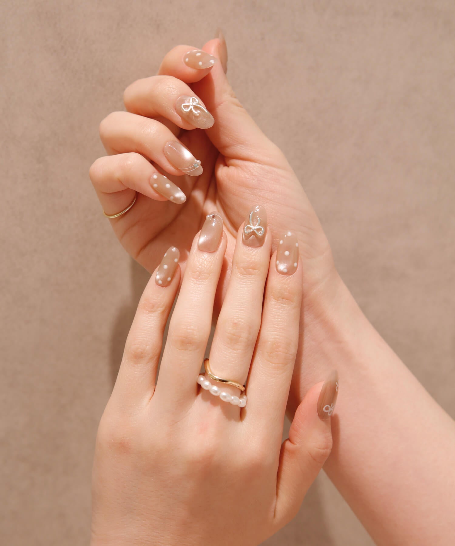 【一部当日発送】水光ネイルベージュマグネットドットリボンオーバルネイルチップ