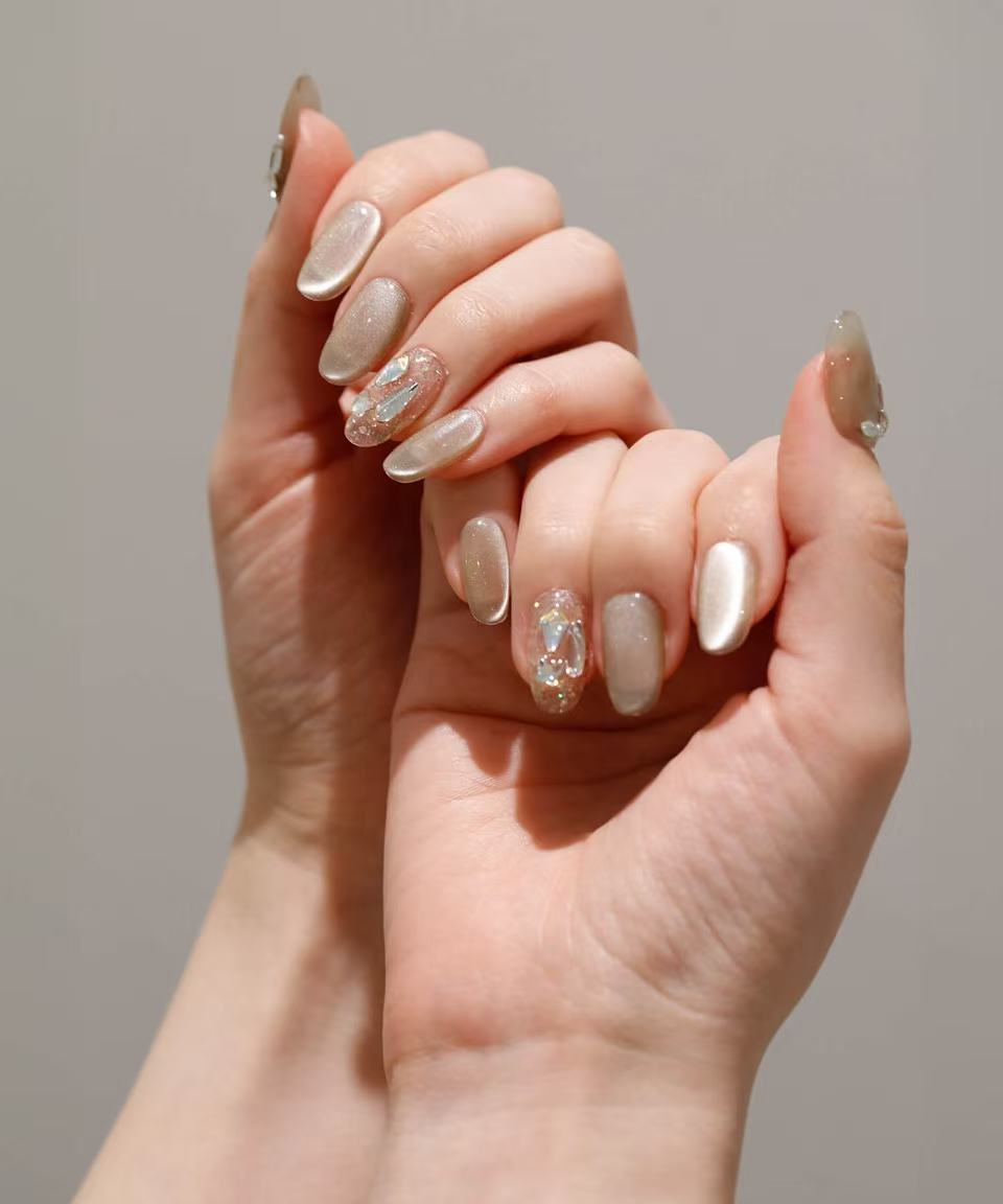 【当日発送】水光ネイルハートマグネットグレージュストーンラメオーバルネイルチップ