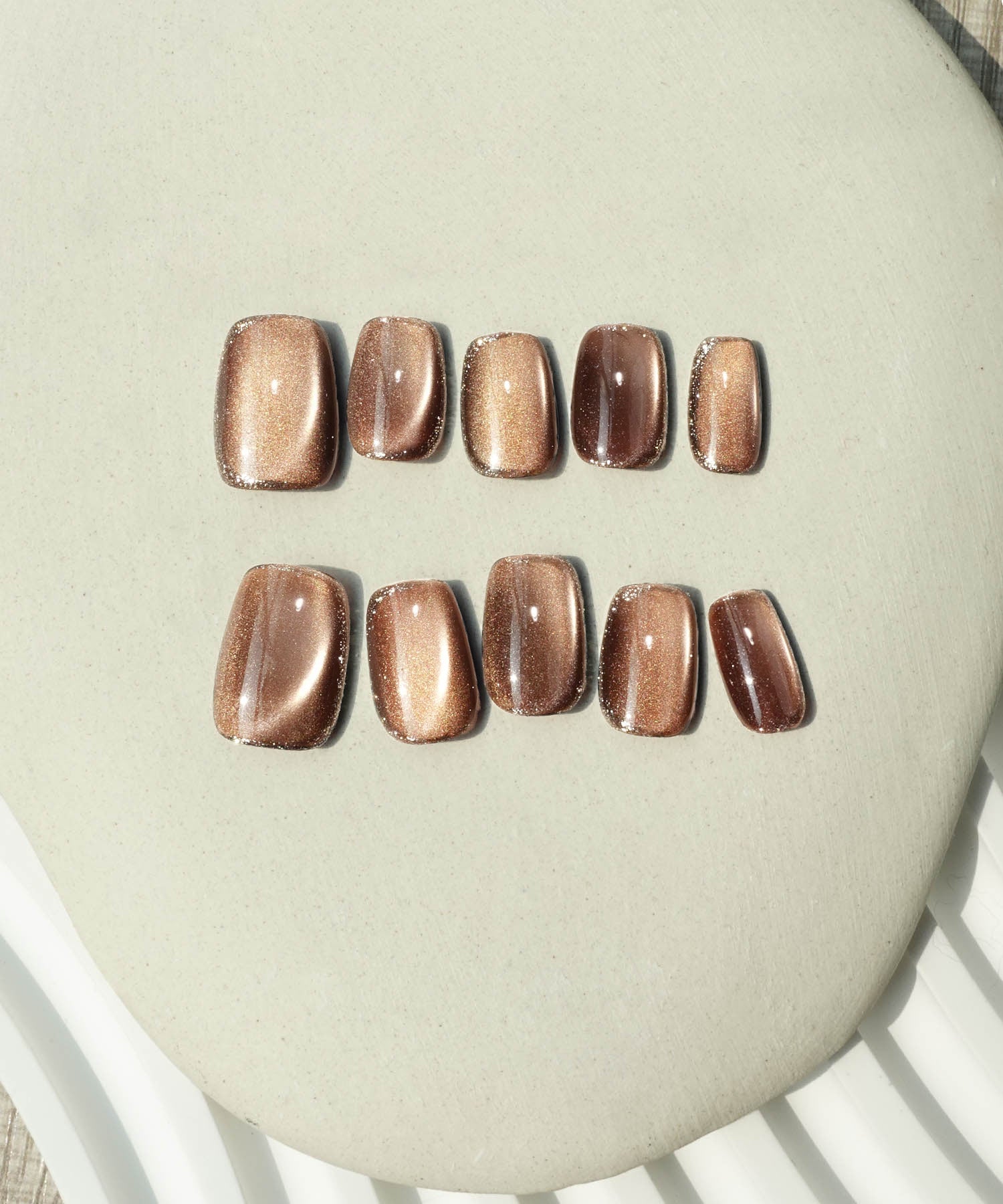 【当日発送】水光ネイルダークブラウンマグネットシルバーラメショートスクエアネイルチップ