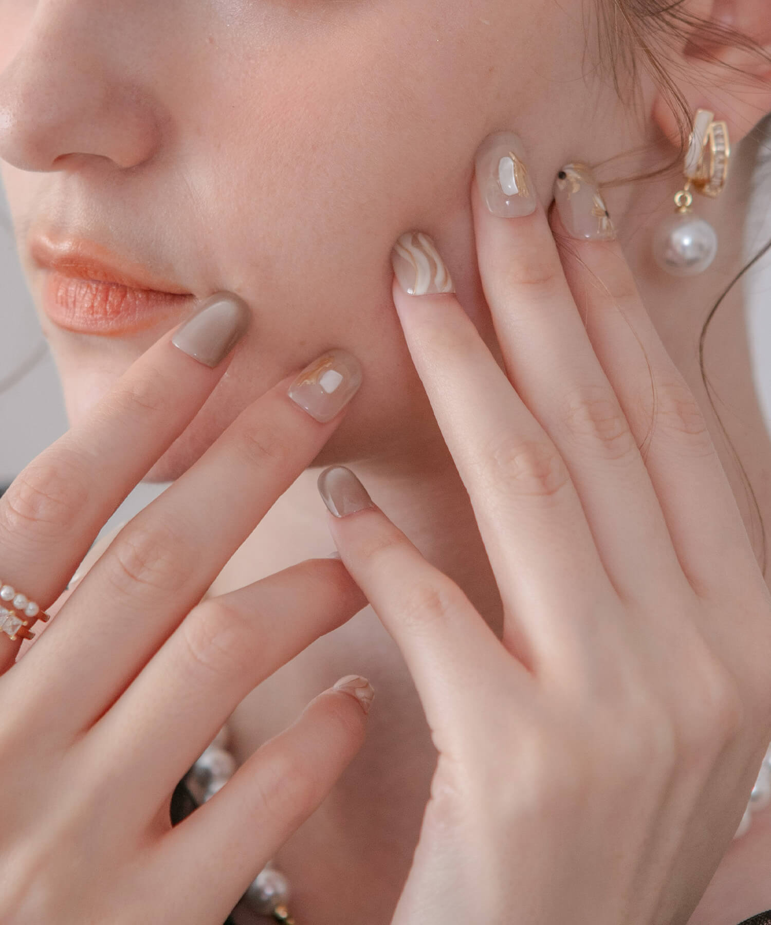 【当日発送】水光ネイルミルキーウェーブカーキマグネットミラーニュアンスショートスクエアネイルチップ