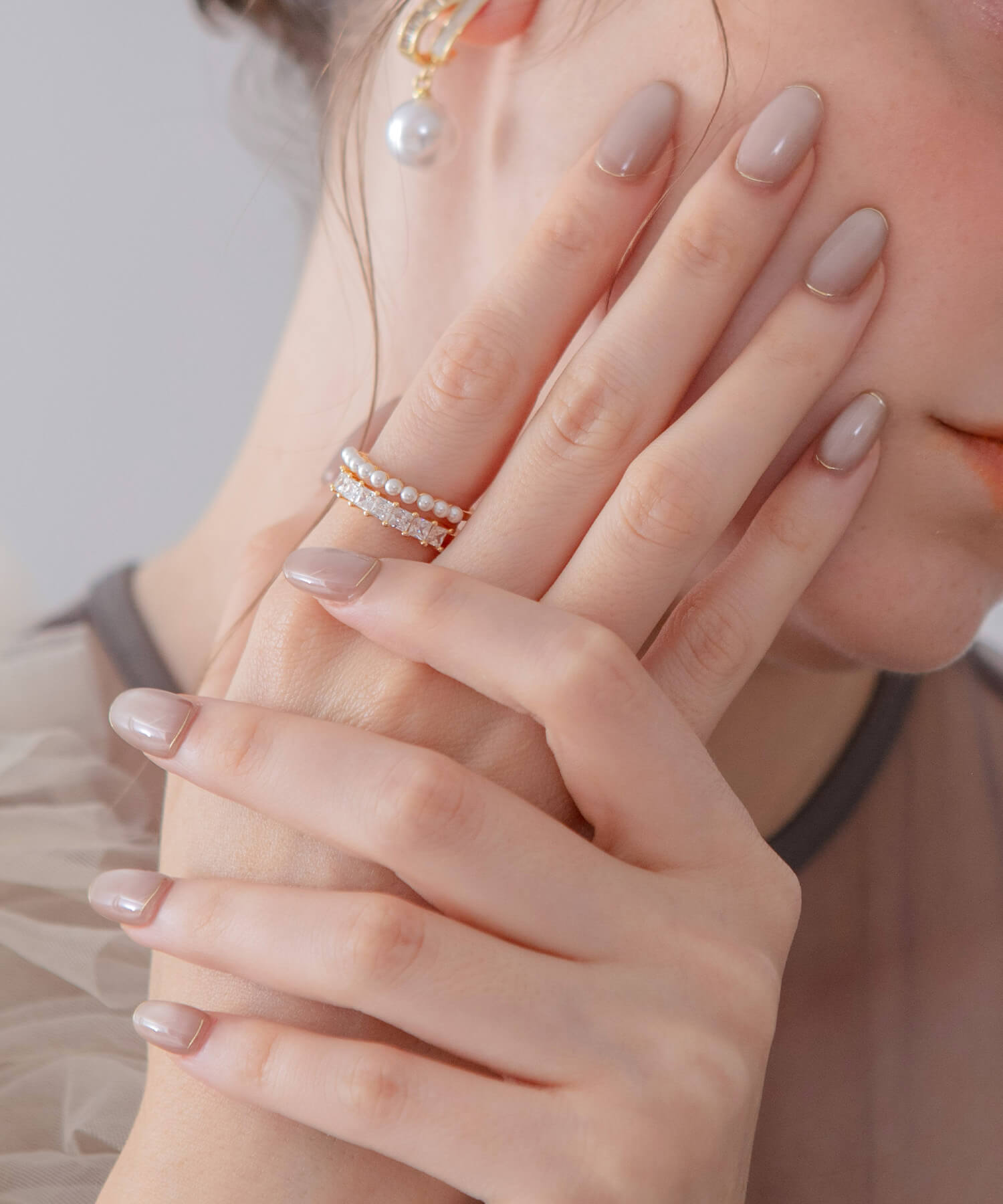 【一部当日発送】水光ネイルピンクグレージュマグネットゴールドミラーフレームオーバルネイルチップ