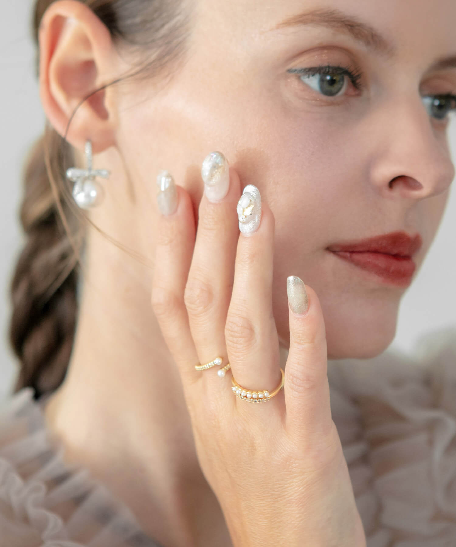 【一部当日発送】水光ネイルブルーニュアンスシェルゴールドミラーラインオーバルネイルチップ