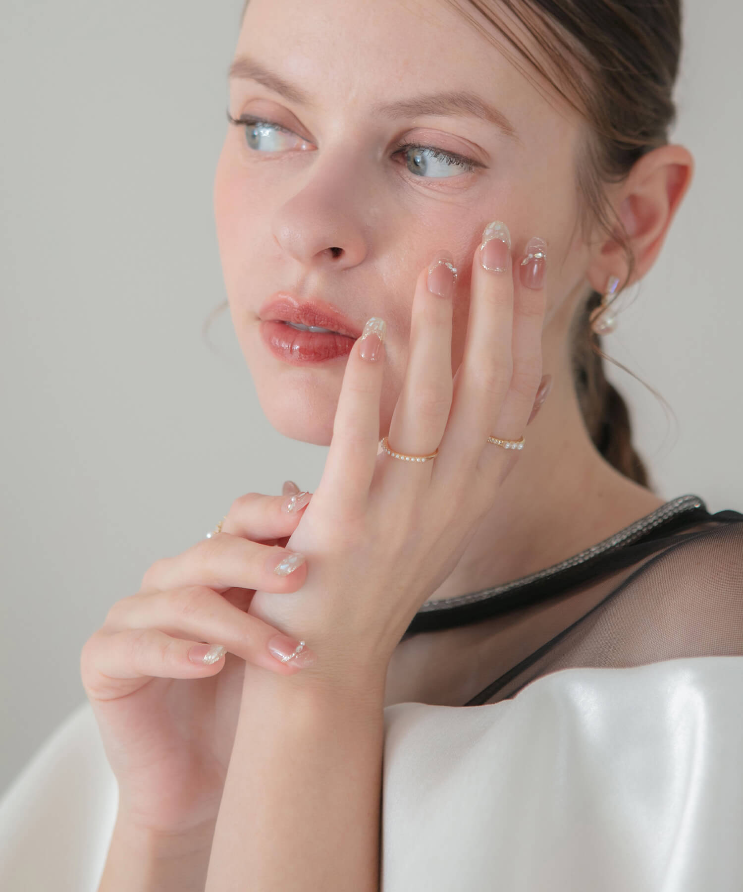 【一部当日発送】水光ネイルピンクチークホロラメフレンチオーバルネイルチップ