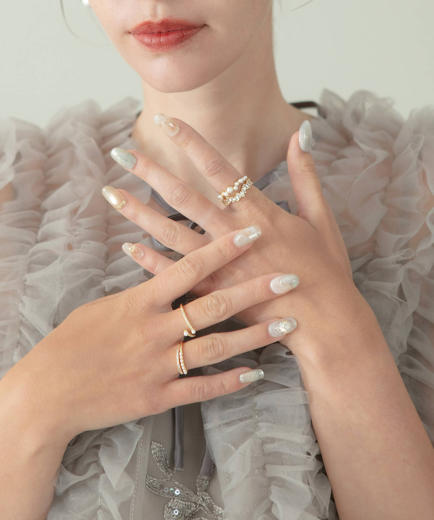 【当日発送】水光ネイルブルーニュアンスシェルゴールドミラーラインオーバルネイルチップ