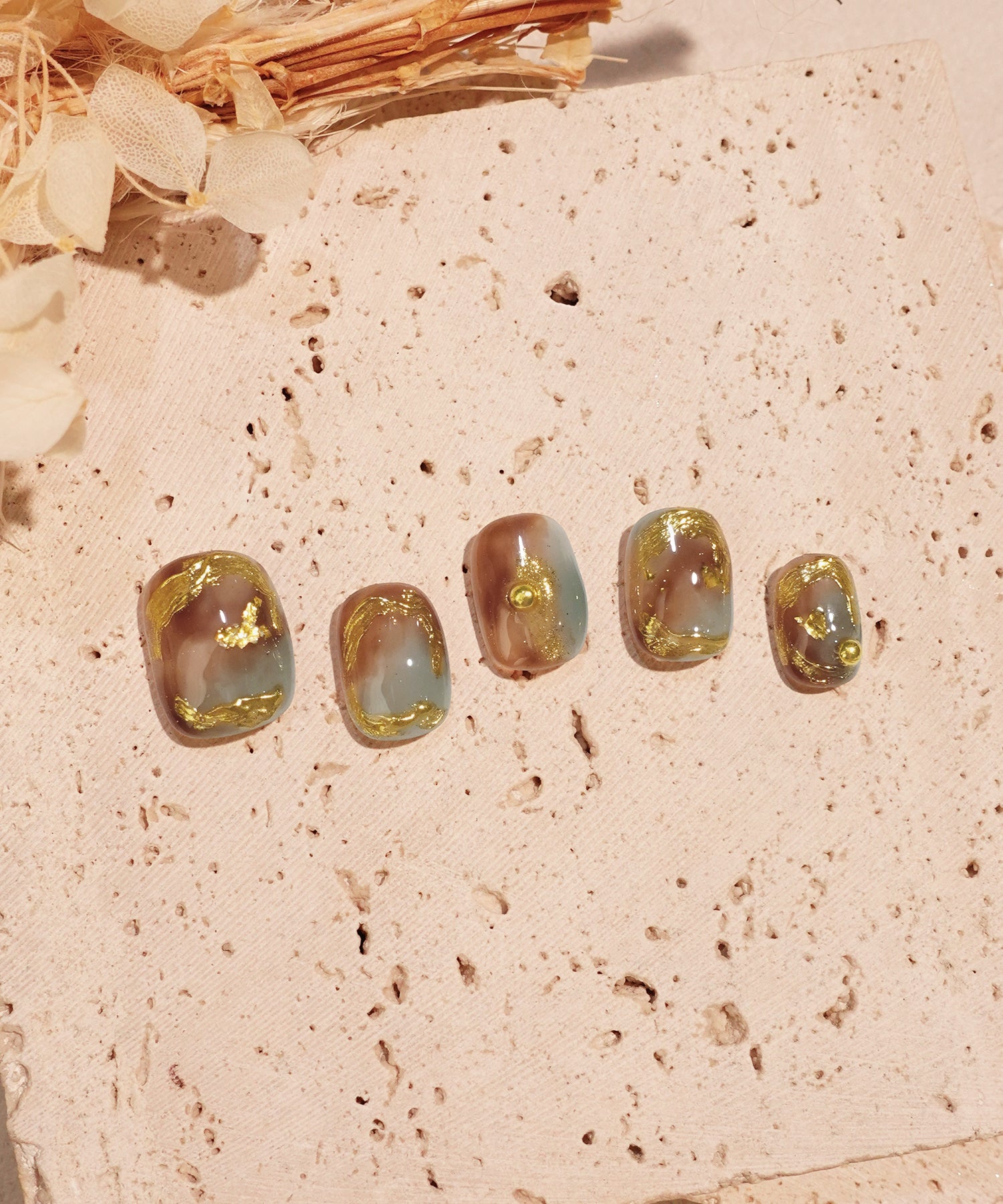 【COMING SOON】水光ネイルブラウンブルーニュアンスゴールドミラーアートショートスクエアネイルチップ