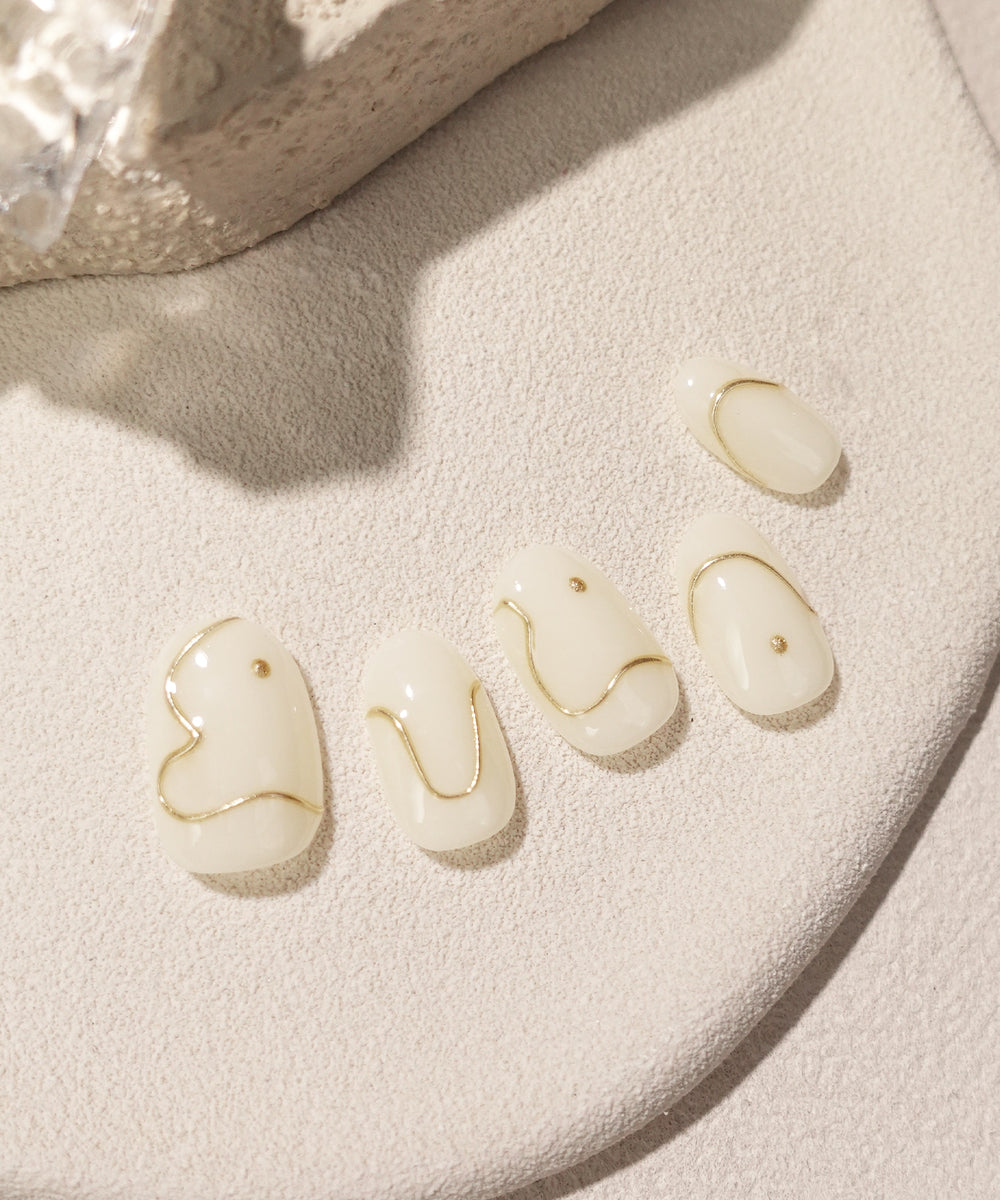 【SOLD OUT】Water-gloss milky white solid color nail with gold mirror li