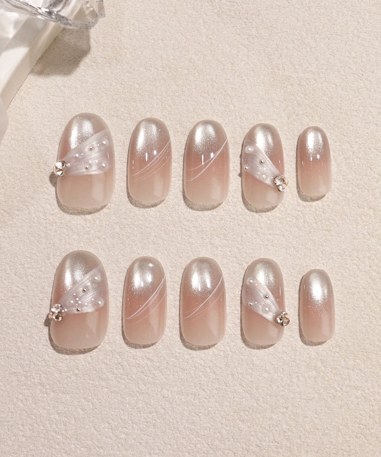 水光ネイルピンクグラデーションシルバーマグネットストーンパールホワイトラインオーバルネイルチップ