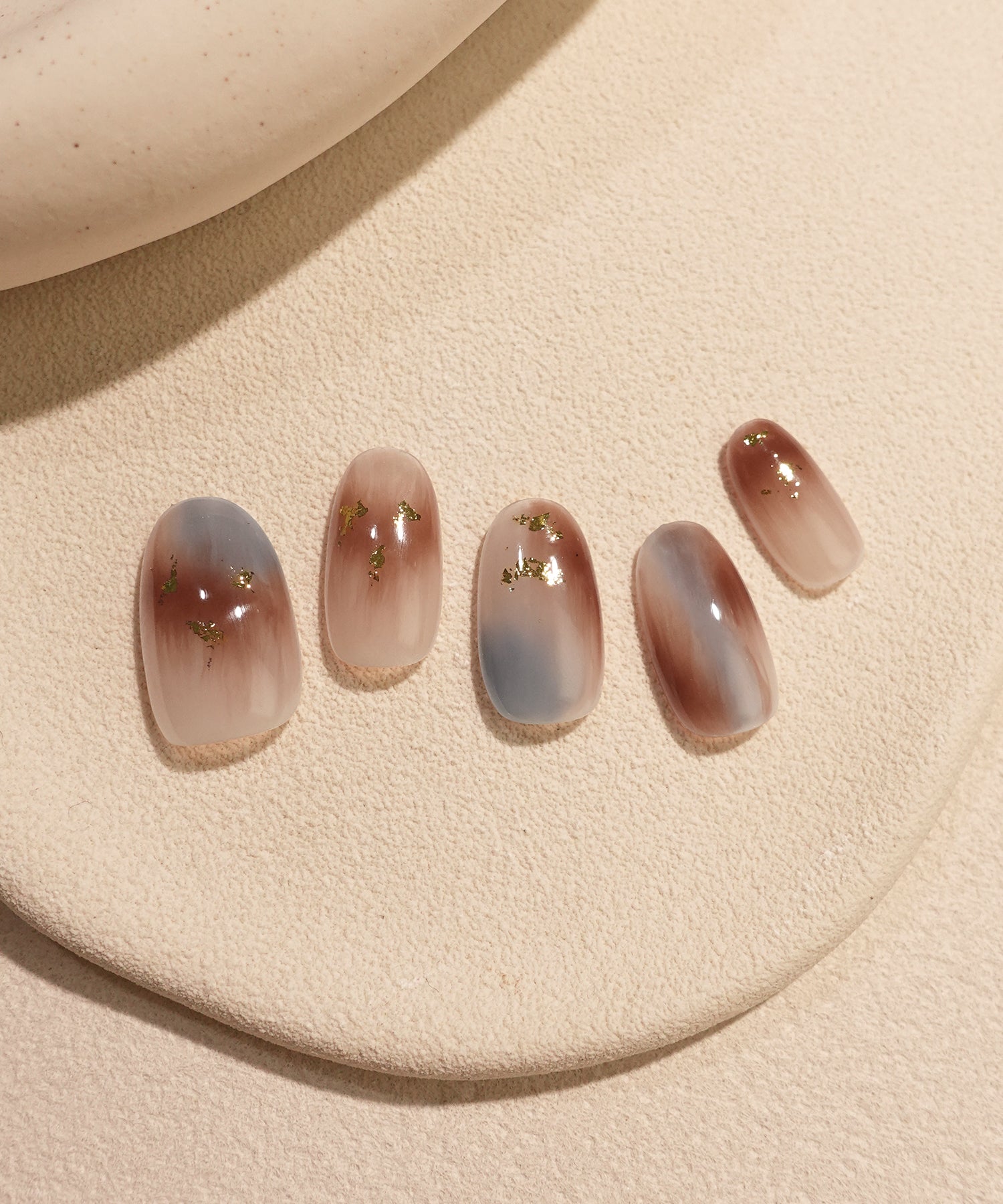 【当日発送】水光ネイルブラウンブルーニュアンスゴールドホイルオーバルネイルチップ