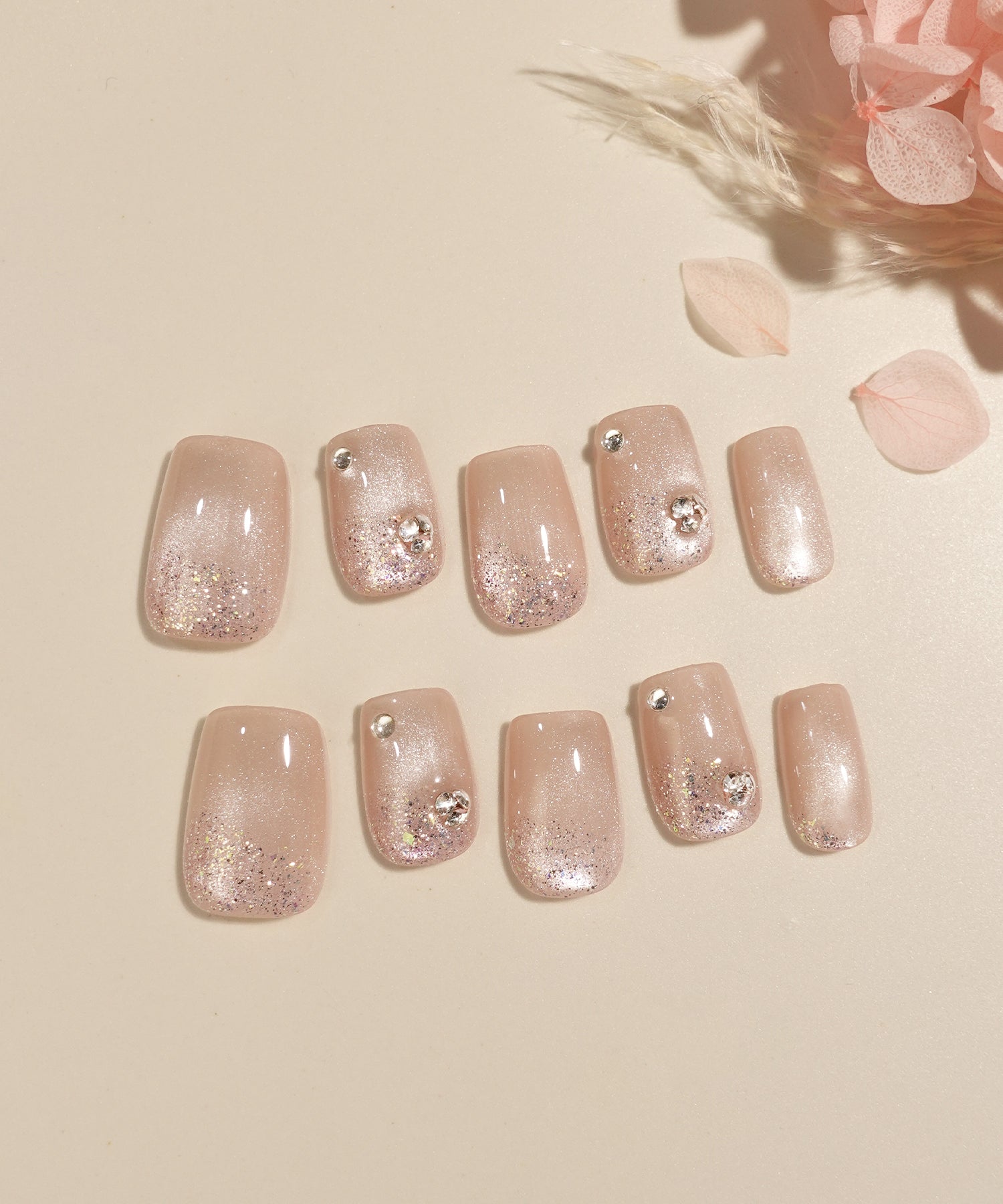 当日発送】水光ネイルピンクベージュマグネットラメストーンショート