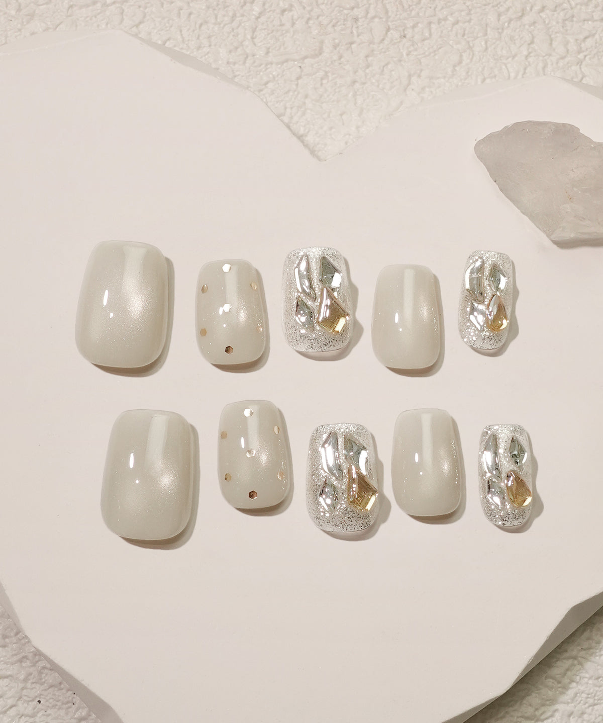 【COMING SOON】水光ネイルホワイトベージュマグネットビジューグリッタードットホロショートスクエアネイルチップ