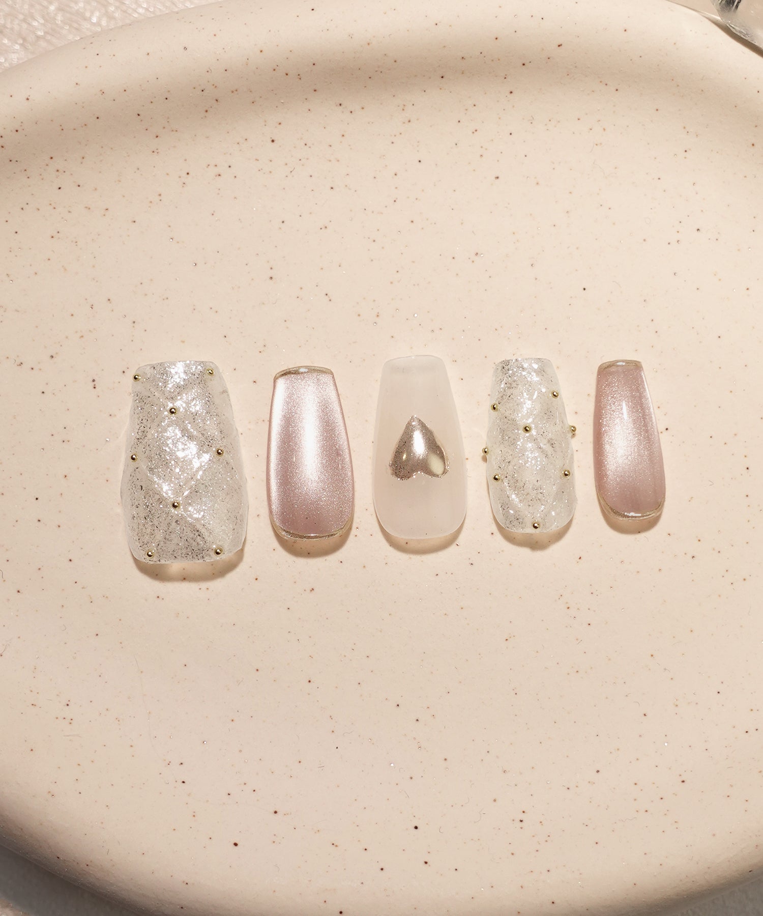 【SOLD OUT】水光ネイルミルキーホワイトキルティングゴールドミラーハートバレリーナネイルチップ