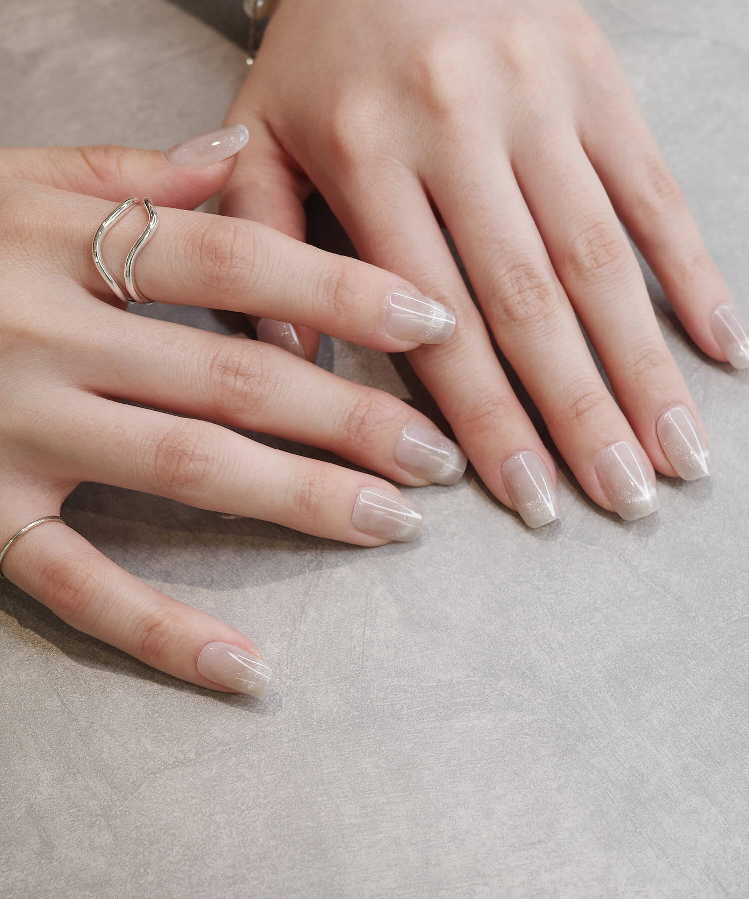 [Same-day shipping] 3D Water Shine Nail Off-White One-Color Magnet French Nail Tip